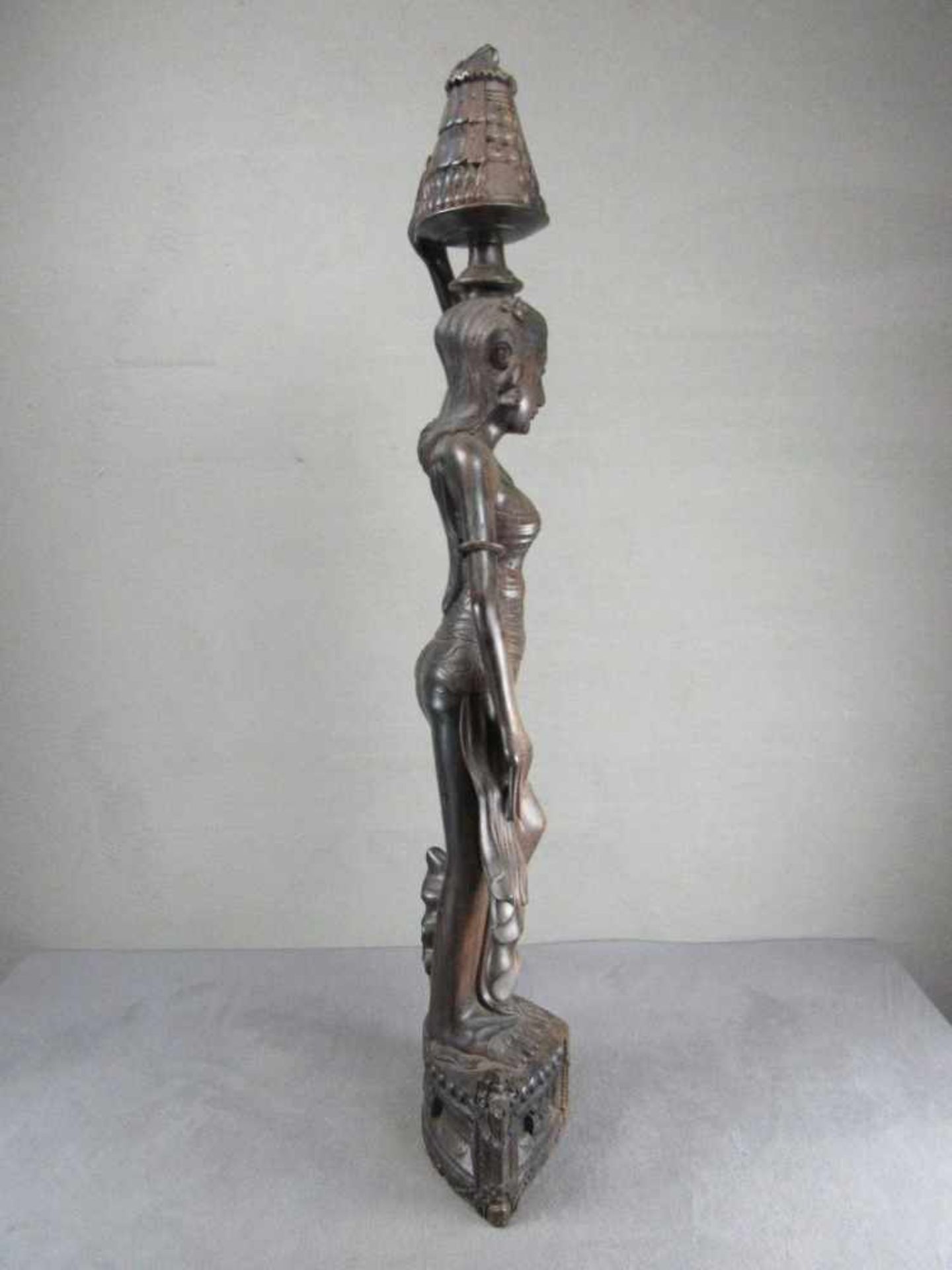 Handgeschnitze asiatische Figur Wasserträgerin Hartholz 101cm hoch< - Bild 4 aus 5