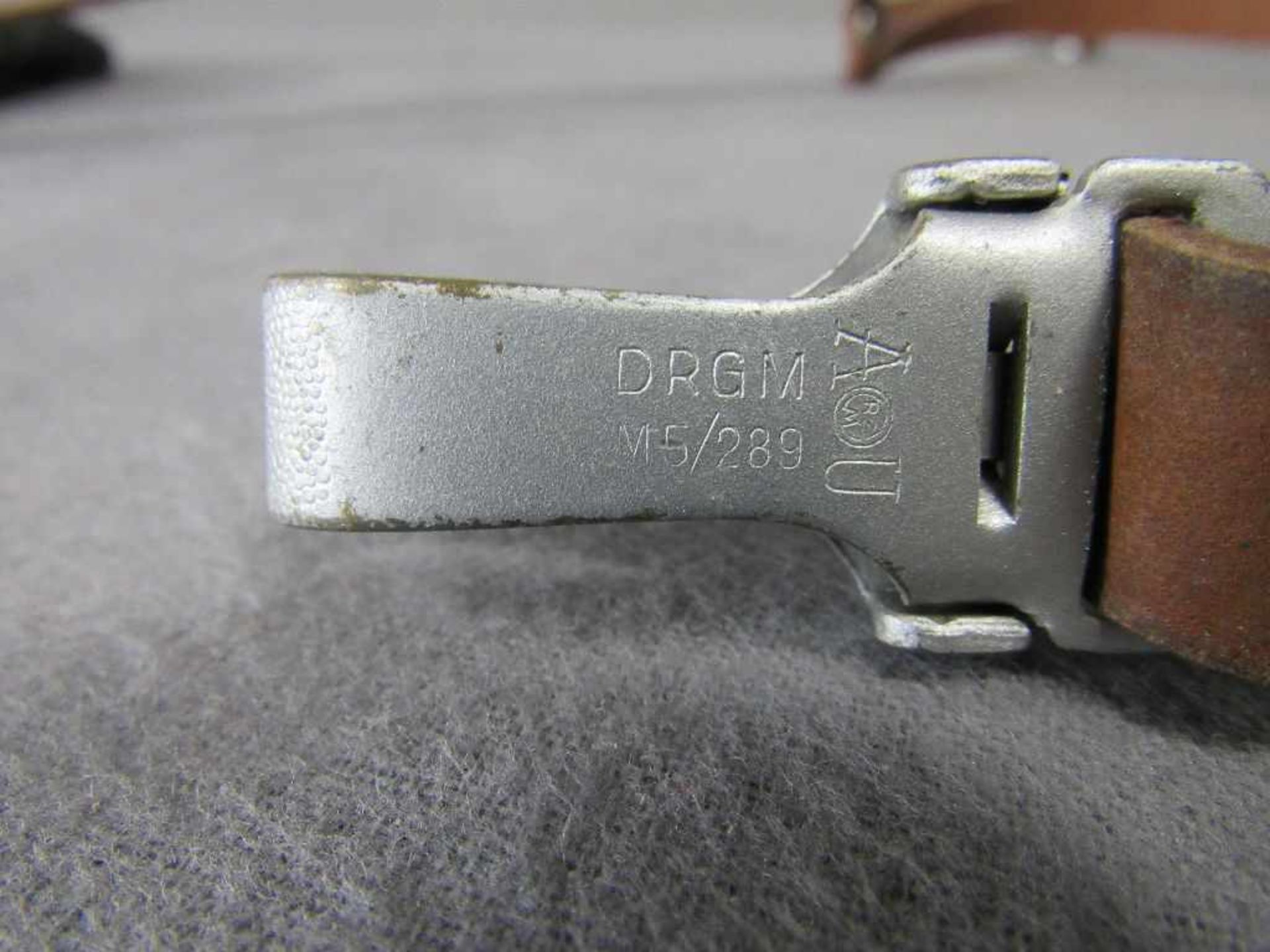 Sturmriemen Y-Riemen gestempelt mit A für Assmann DRGM M5/289 braunes Leder< - Image 2 of 2