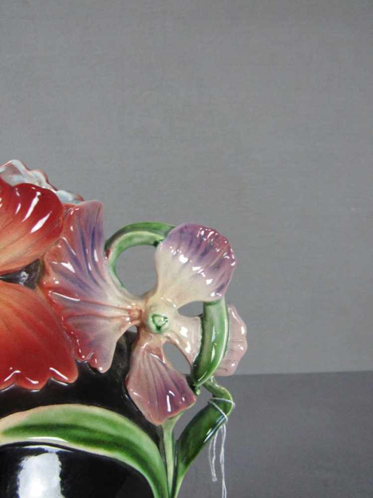 Schöne Keramikvase in Jugendstil Manier zweidimensional lasierte Keramik Höhe:37cm<b - Bild 5 aus 5