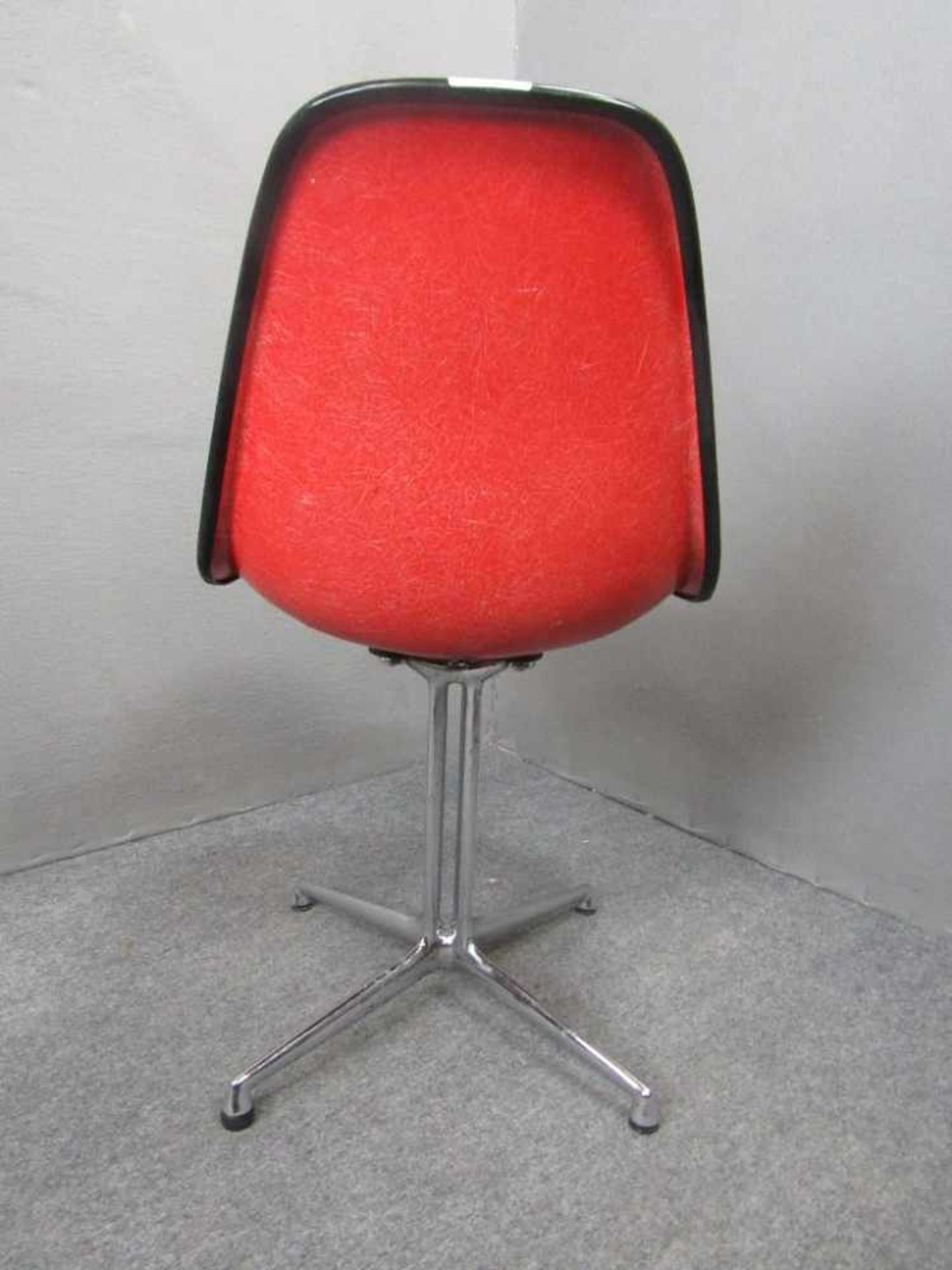Designerstuhl Eams Side Chair Hermann Miller auf La Fonda Base original 60er Jahre rotes Fiberglas - Bild 3 aus 8