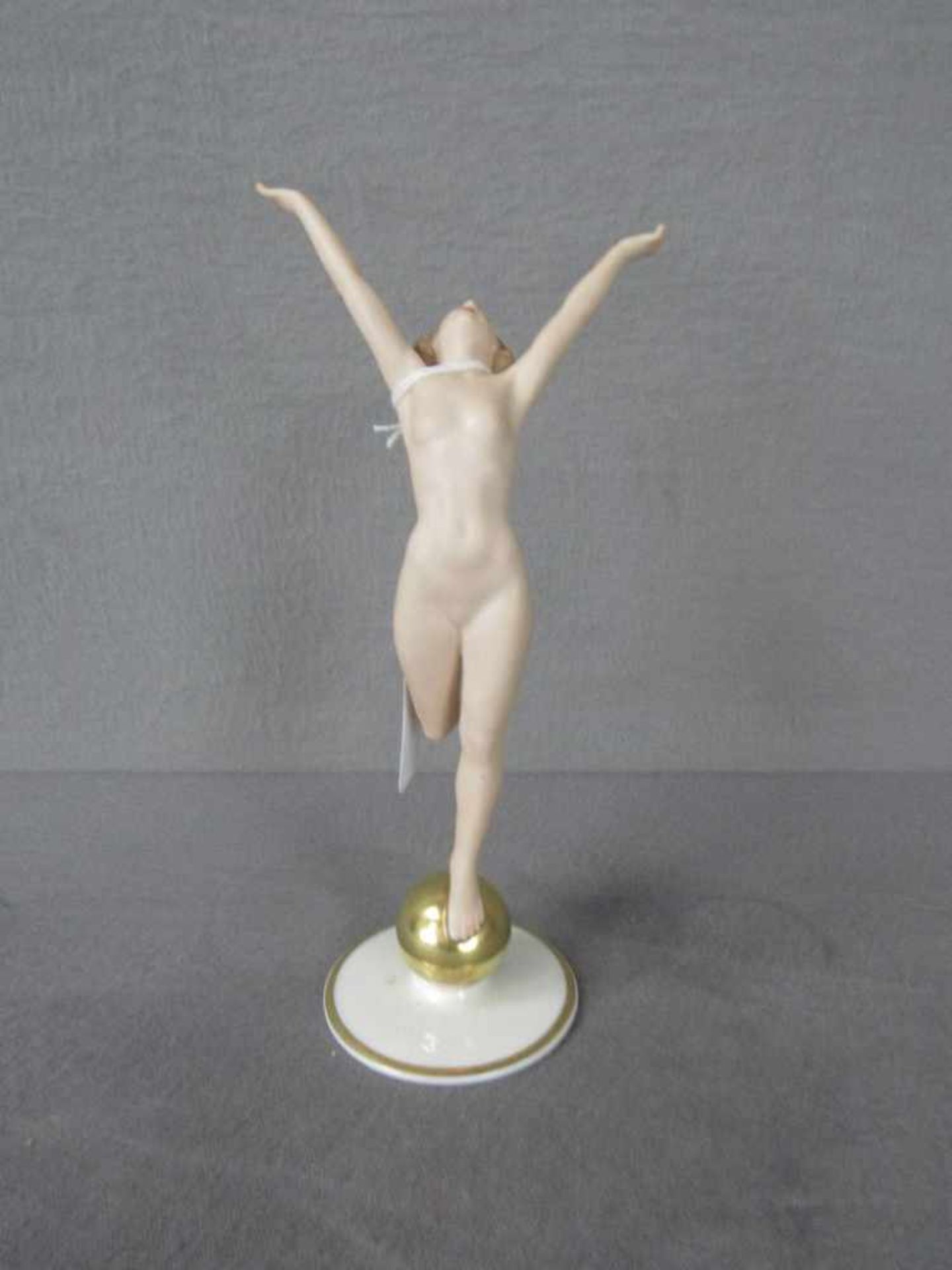 Figurine Porzellanfigur auf Rundplinte Sonnenkind Entwurf Karl Tutter Hutschenreuther 21cm hoch
