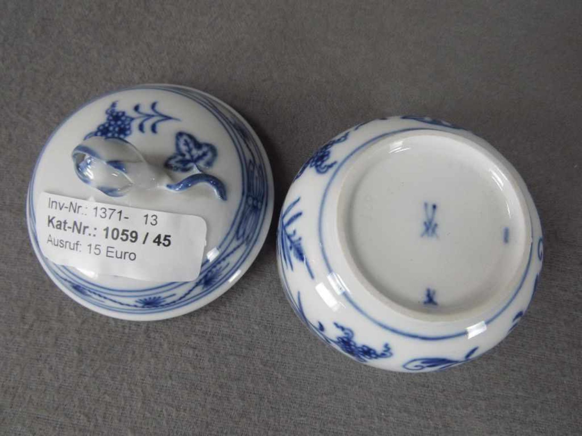 Porzellan Meissen Schwertermarke Zwiebelmuster hier:Zuckertopf 9cm hoch - Image 5 of 5