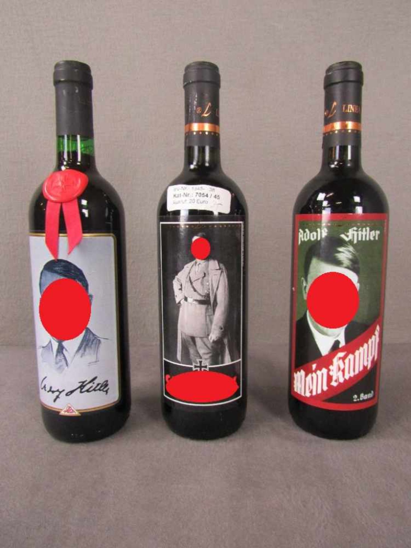 Dreimal Rotwein Etikett Adolf Hitler fachgerecht gelagert