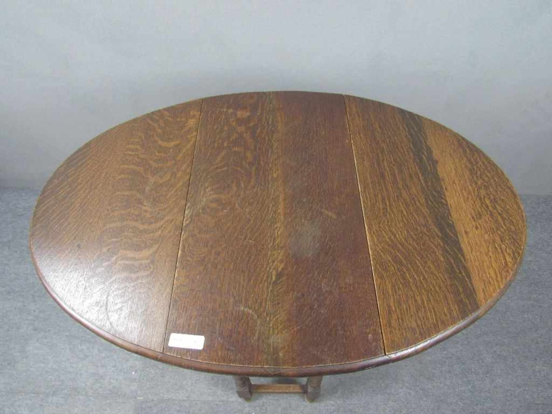 Englischer Gatelegtisch oval um 1900 Eiche ausgeklappt 89x60x73cm - Bild 3 aus 5