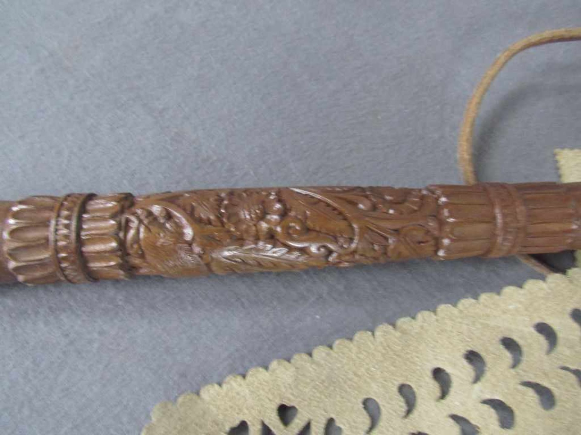 Asiatische Peitsche Holz und Leder Griffstück geschnitzt - Bild 2 aus 3