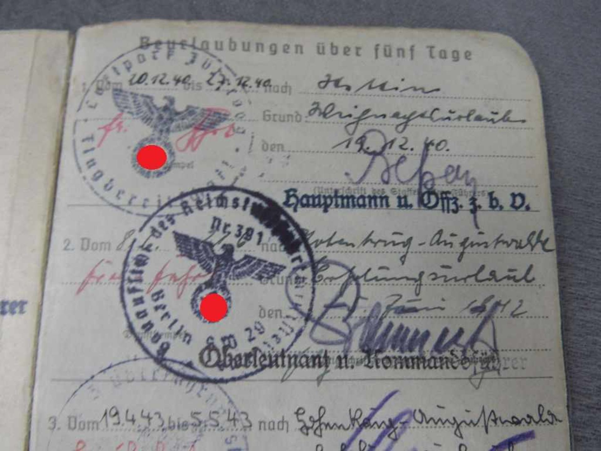 Vier Ausweise Luftwaffe 2.WK Soldbuch, Militärflugzeugführerschein, Soldbuch mit Eintragungen - Bild 10 aus 13