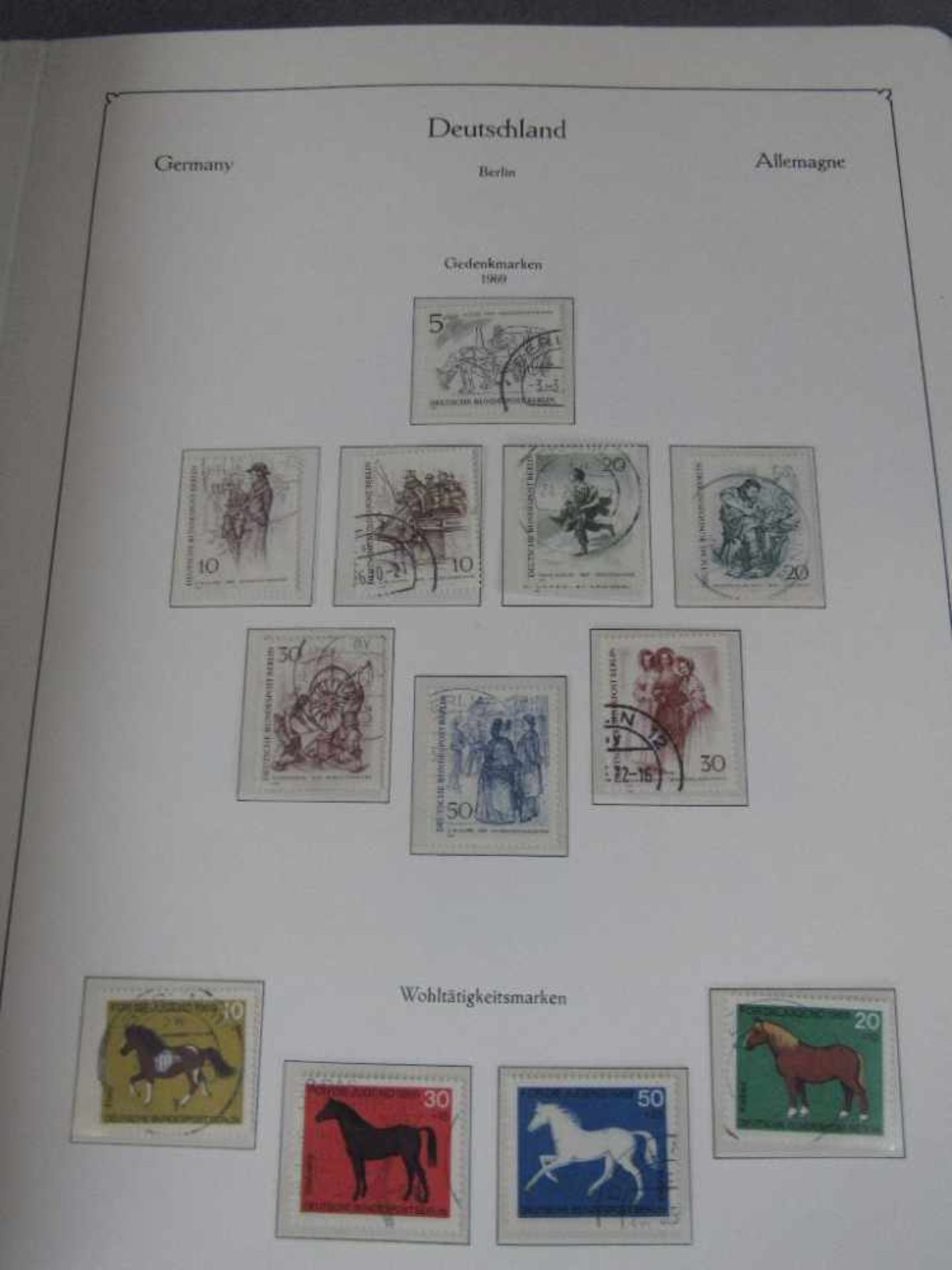 Briefmarkenalbum Berlin 1948-1989 gestempelt falzlos Vordruckalbum - Bild 4 aus 6