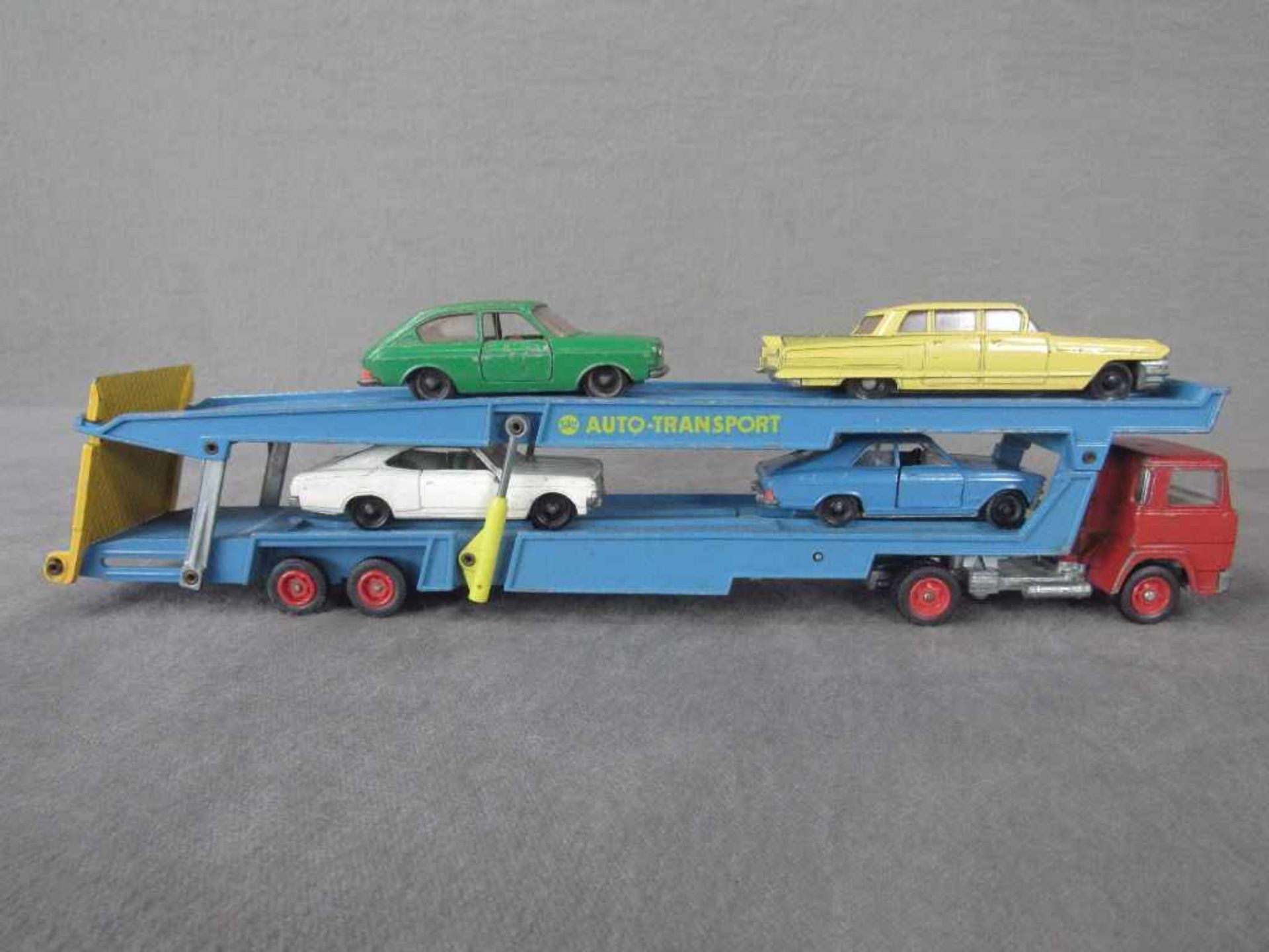 Siku V Serie Autotransporter mit vier Pkws guter Zustand - Bild 2 aus 4