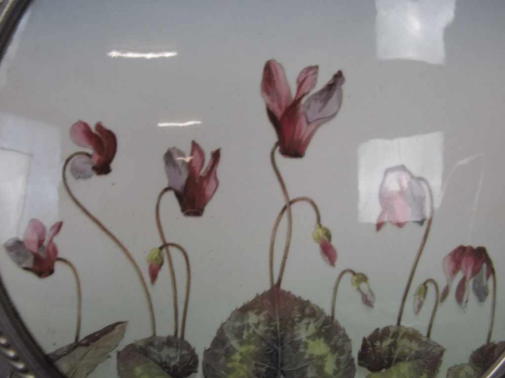 Jugenstil Tortenplatte unleserlich gemarkt Blumen zwei Handhaben vier Füße 43cm Durchmesser - Bild 4 aus 4