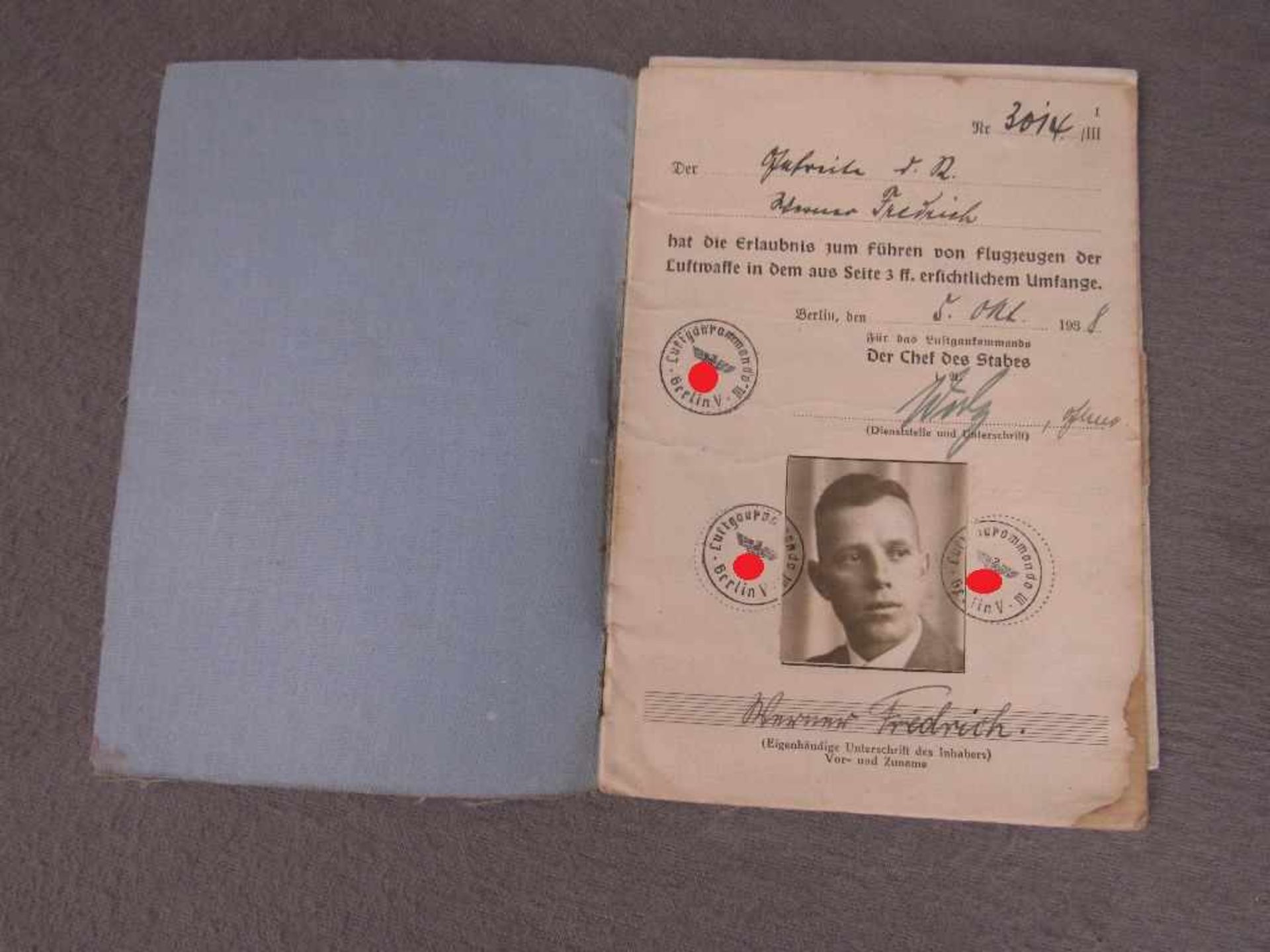 Vier Ausweise Luftwaffe 2.WK Soldbuch, Militärflugzeugführerschein, Soldbuch mit Eintragungen - Bild 12 aus 13