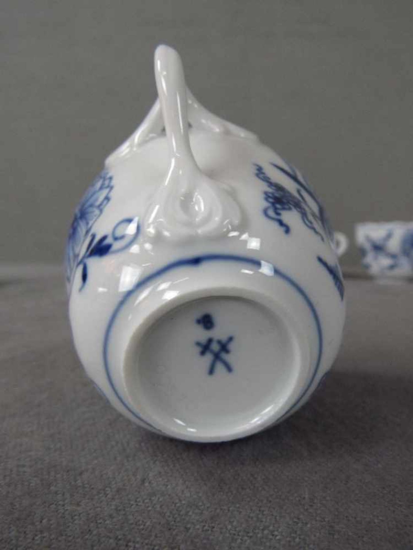 Porzellan Meissen Schwertermarke Zwiebelmuster hier: fünf Mokkatassen - Bild 5 aus 5