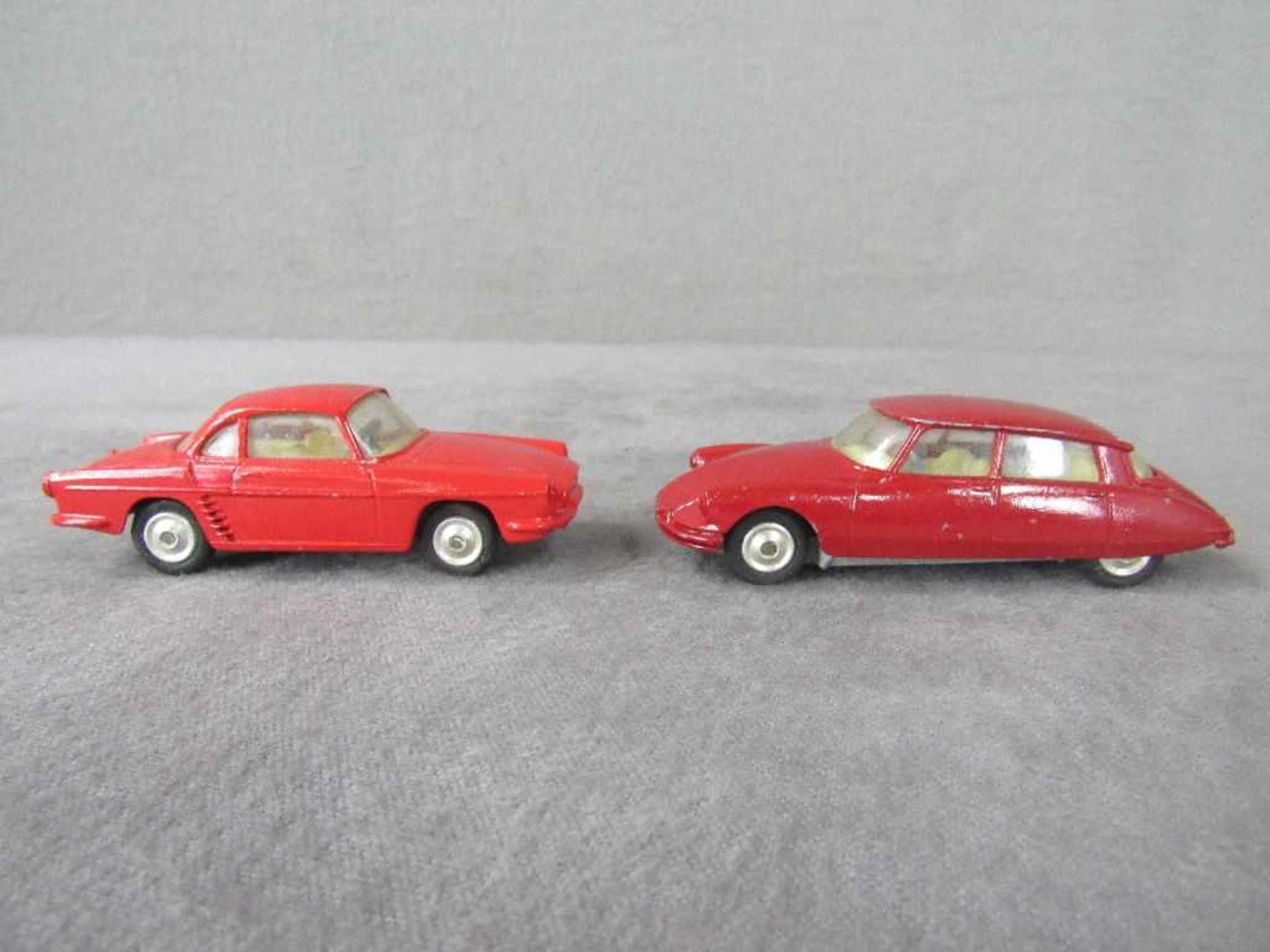 Zwei Corgi Toys Citroen und Renault