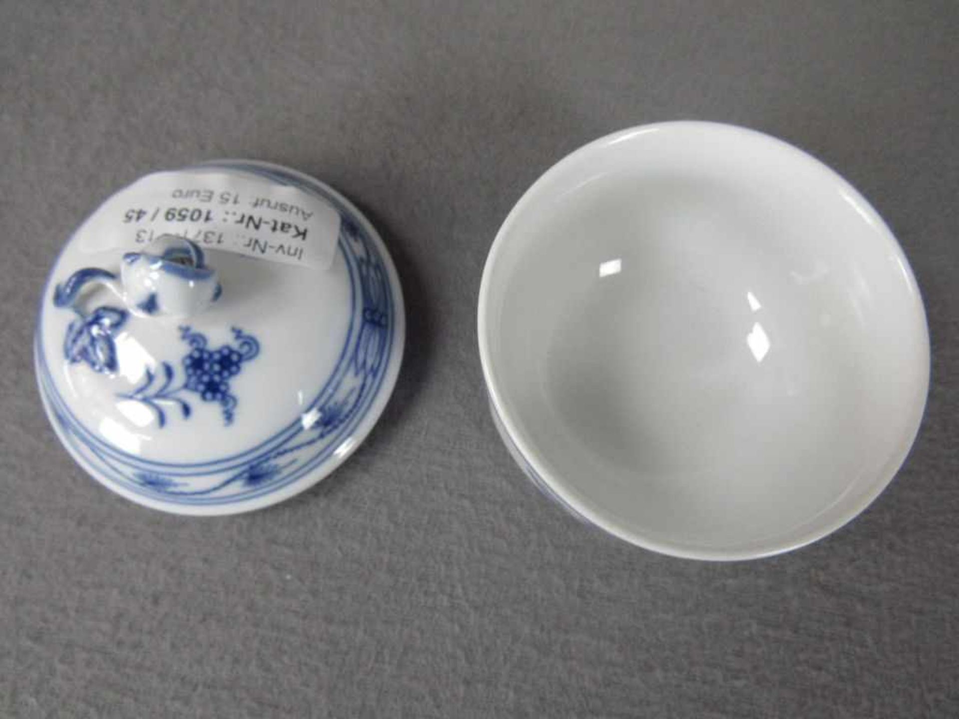 Porzellan Meissen Schwertermarke Zwiebelmuster hier:Zuckertopf 9cm hoch - Bild 4 aus 5