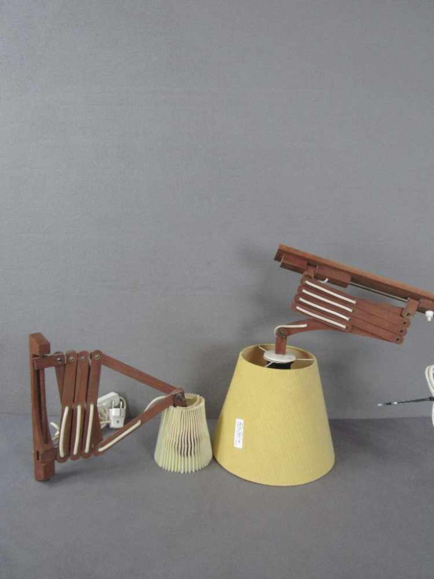 Zwei Danish Design Teak Scherenlampen