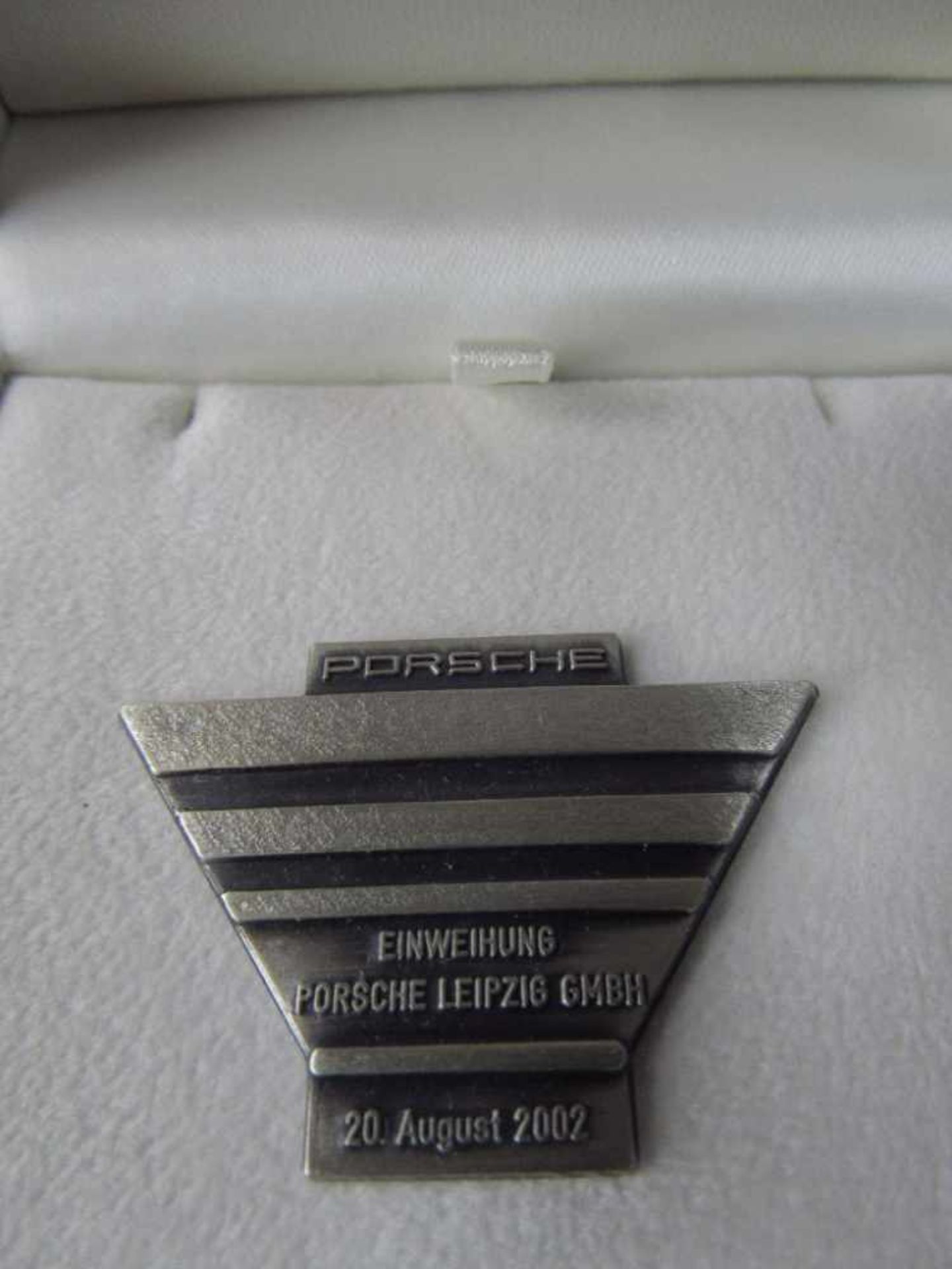 Porsche Wappen Einweihung Porsche Centrum Leipzig 925er Sterlingsilber in Schatulle - Bild 2 aus 3