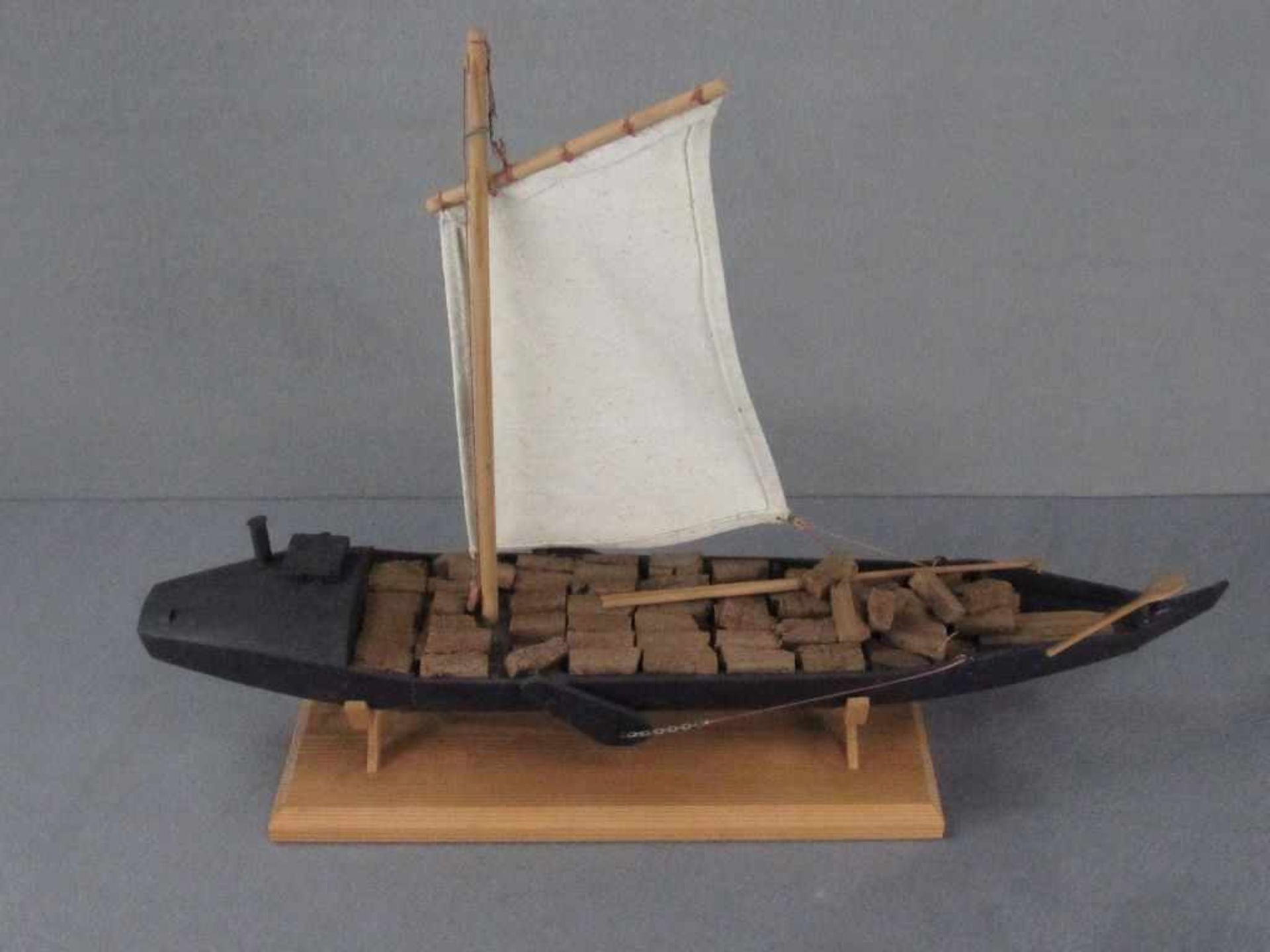 Modellschiff Torfkahn Handgearbeitet Holz 56cm - Image 2 of 2