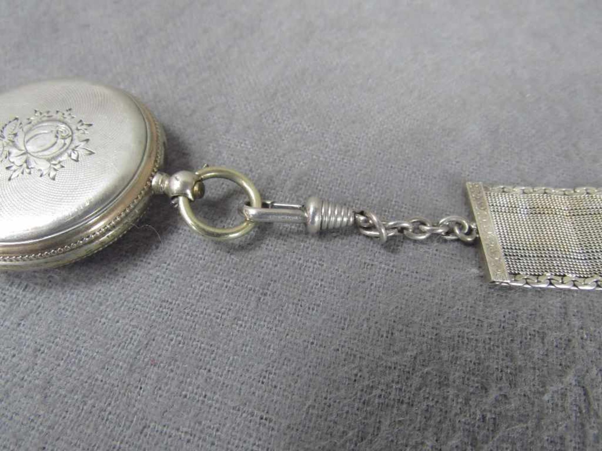 Kleine silberne Taschenuhr Schlüsselaufzug mit Zipper - Bild 5 aus 5