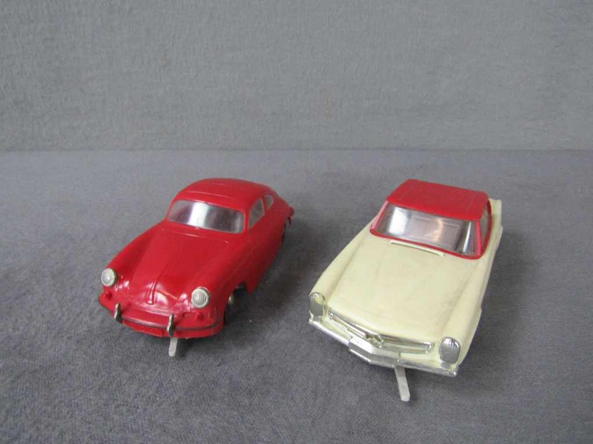 Zwei Modellautos Kunststoff 60er Jahre Dux Mercedes Sl und Porsche 356