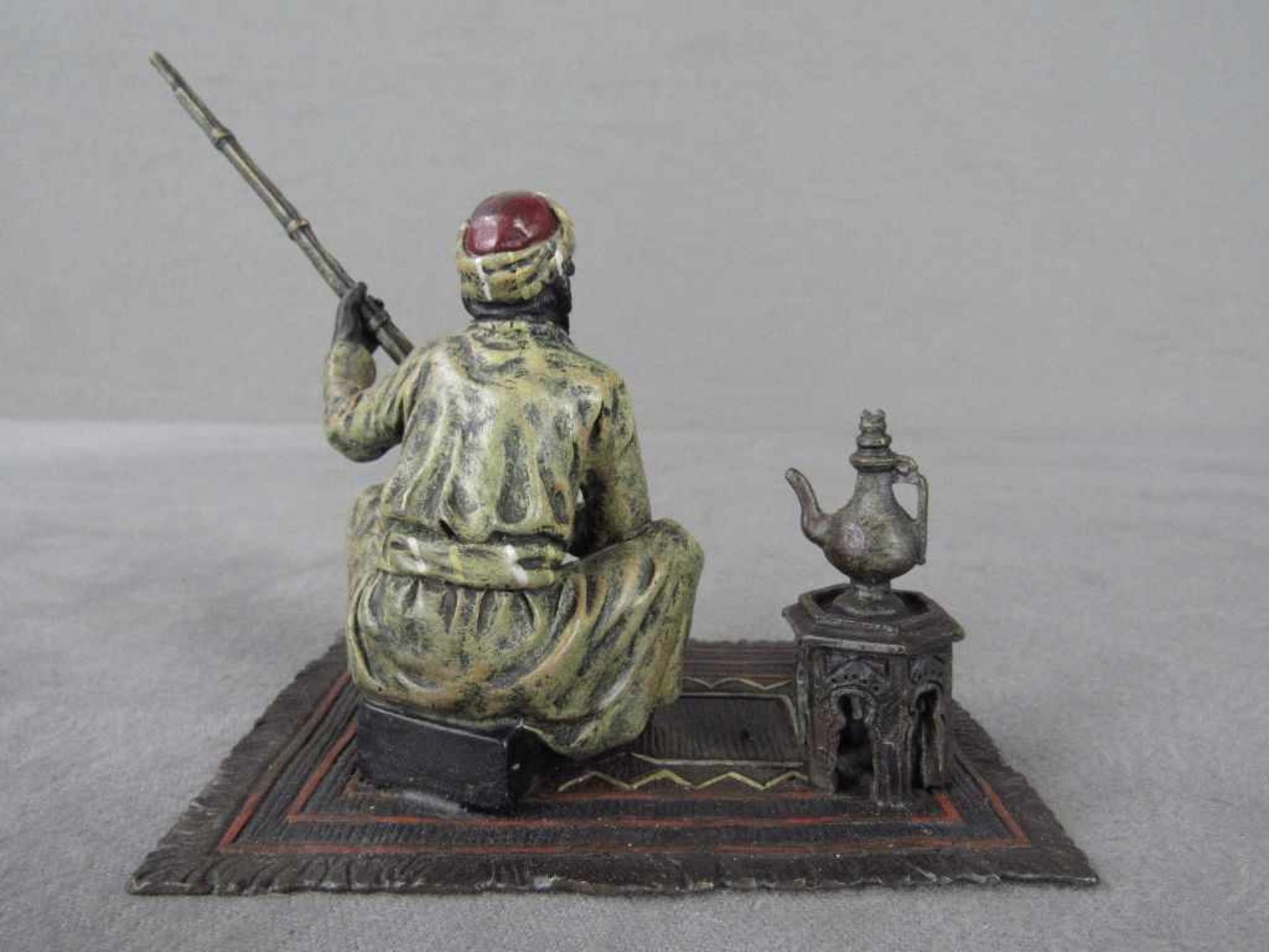 Bronzefigur Araber auf Teppich mit Gewehr evtl. Wien unterseits gemarkt ca.12cm hoch - Bild 4 aus 5