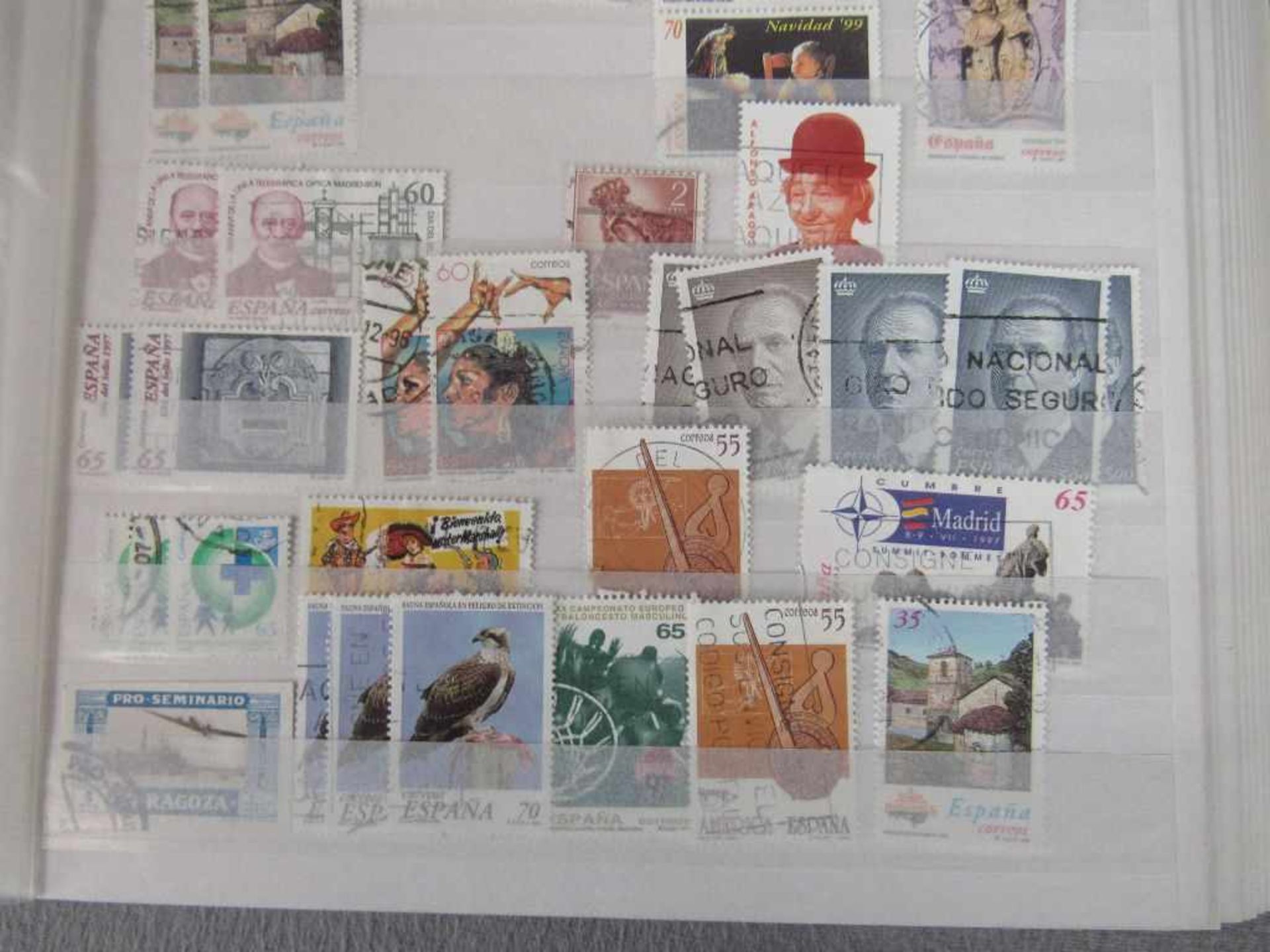 Konvolut acht Briefmarkenalben alle Welt - Bild 14 aus 14