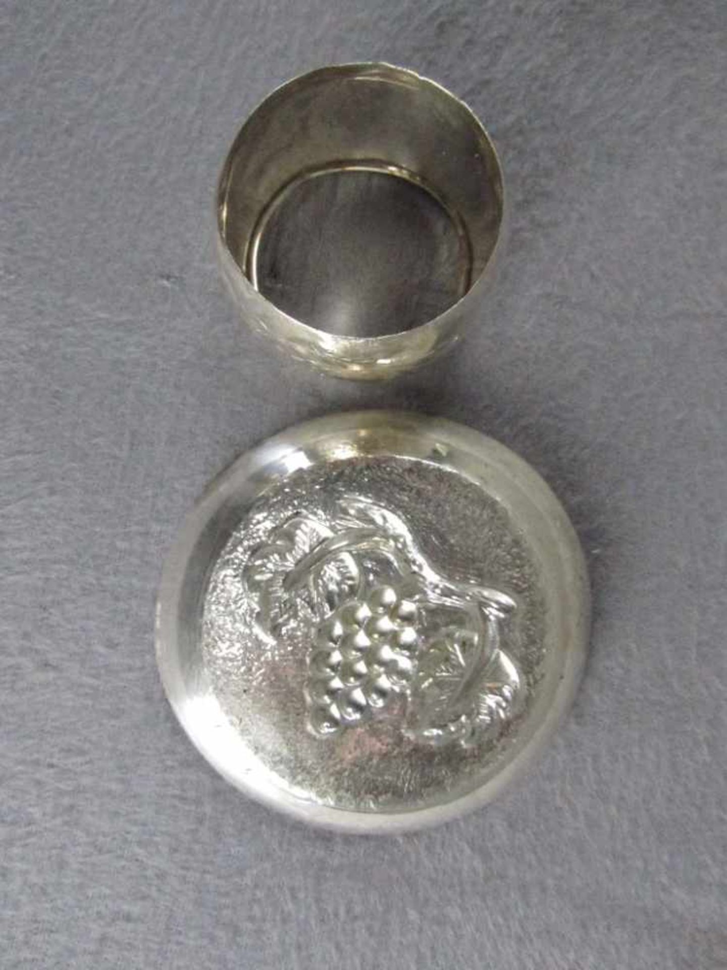 Zwei Teile Silber Verkostungsschale und Serviettenring mindestens 800er Silber 37 Gramm - Image 3 of 4