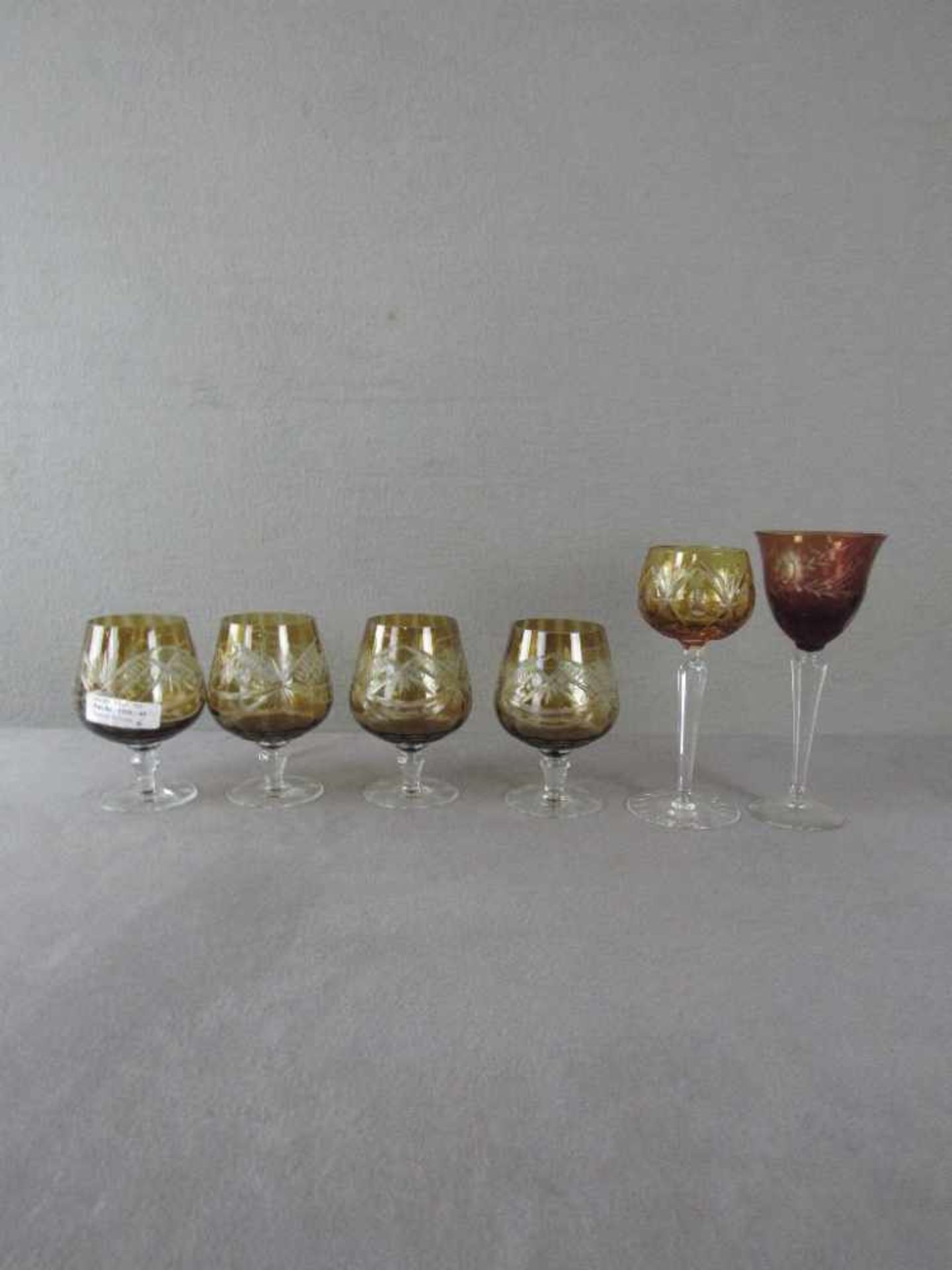 Konvolut sechs Gläser überwiegend honigfarbend - Bild 2 aus 4