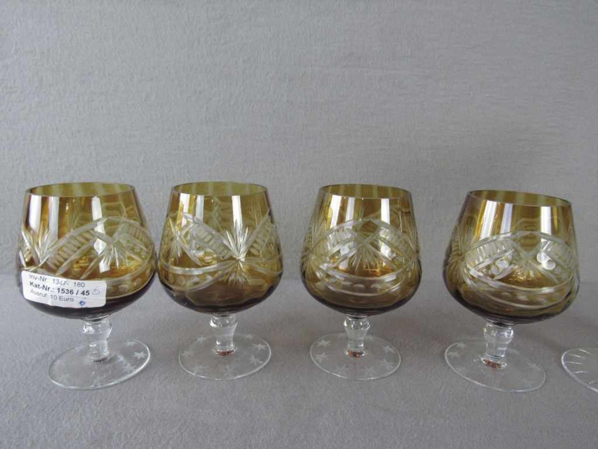Konvolut sechs Gläser überwiegend honigfarbend - Bild 3 aus 4