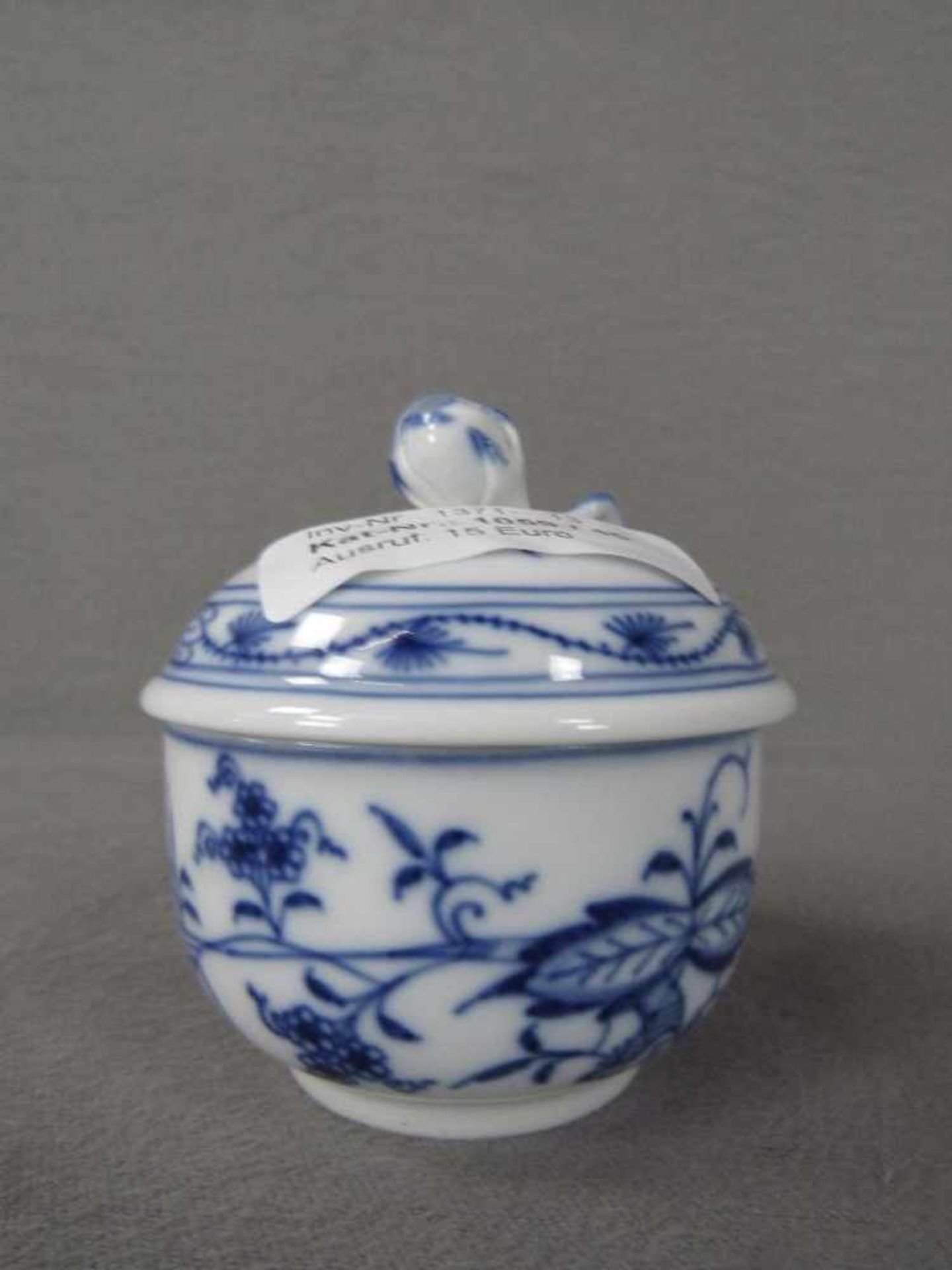 Porzellan Meissen Schwertermarke Zwiebelmuster hier:Zuckertopf 9cm hoch