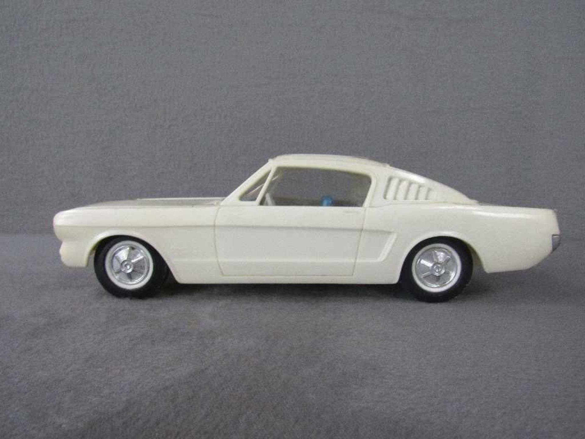 Modellauto Kunststoff Ford Mustang Gesamtlänge: 26cm