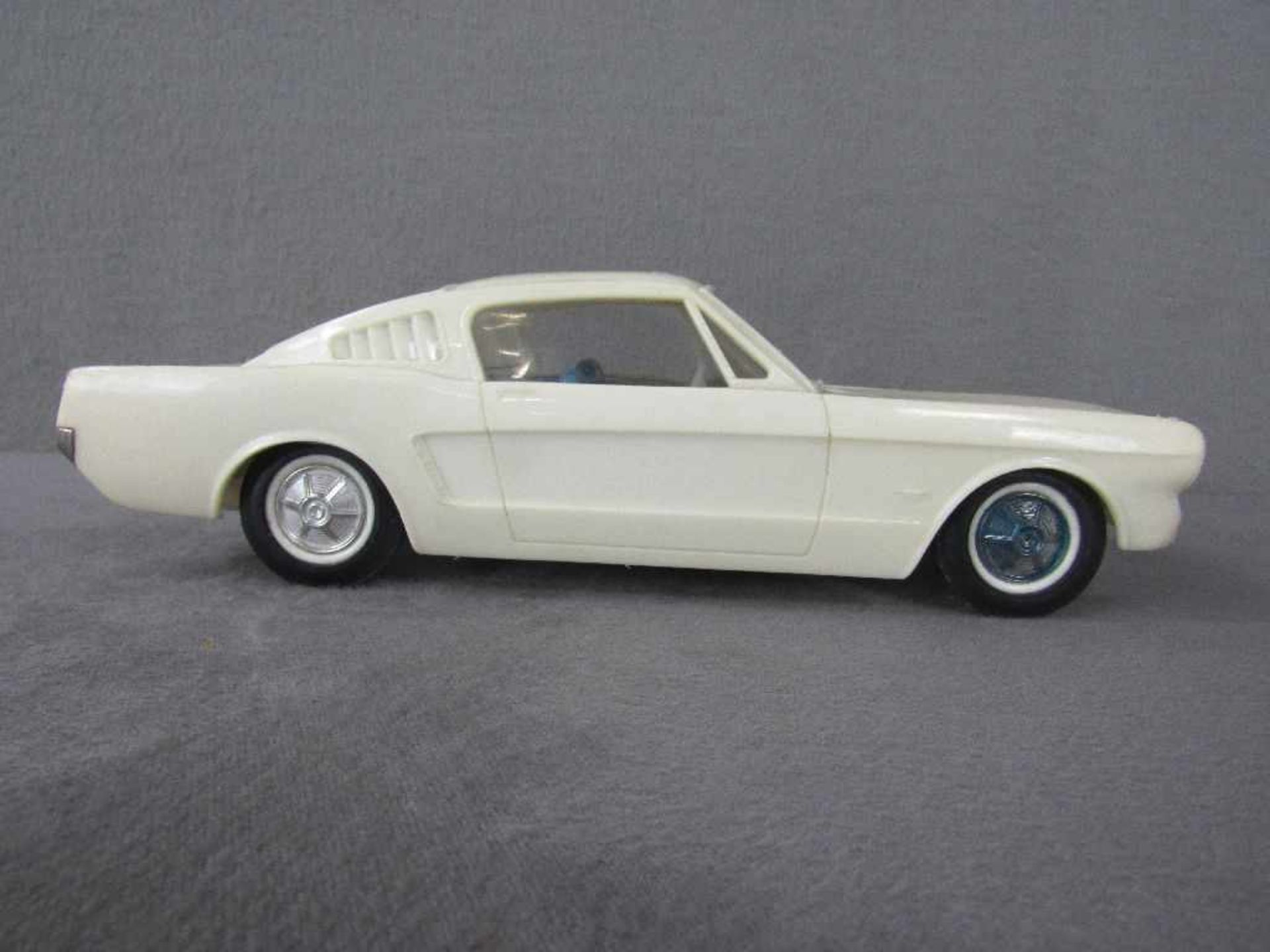 Modellauto Kunststoff Ford Mustang Gesamtlänge: 26cm - Bild 3 aus 5