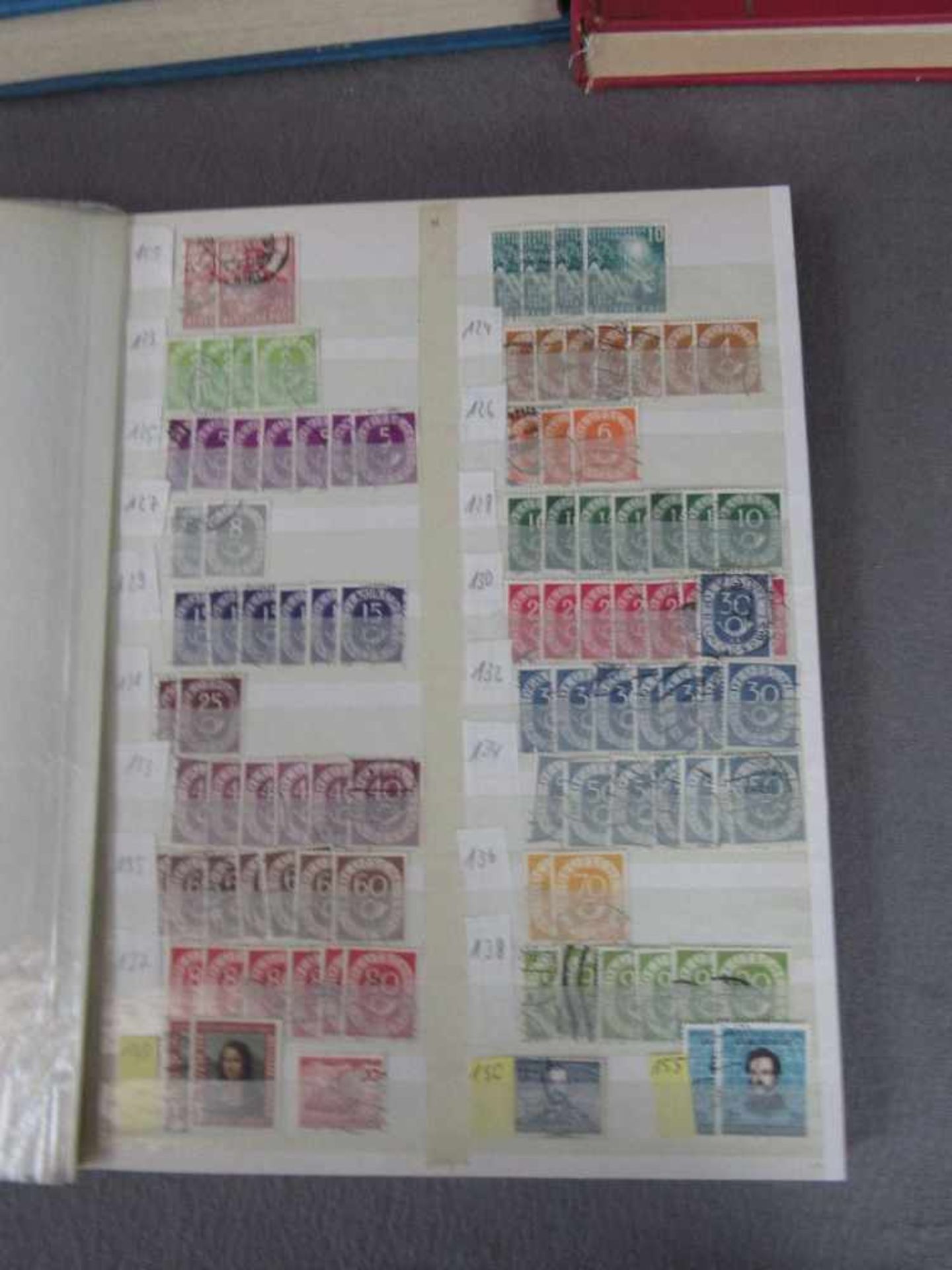 Konvolut von fünf Briefmarkenalben Deutschland - Bild 2 aus 5