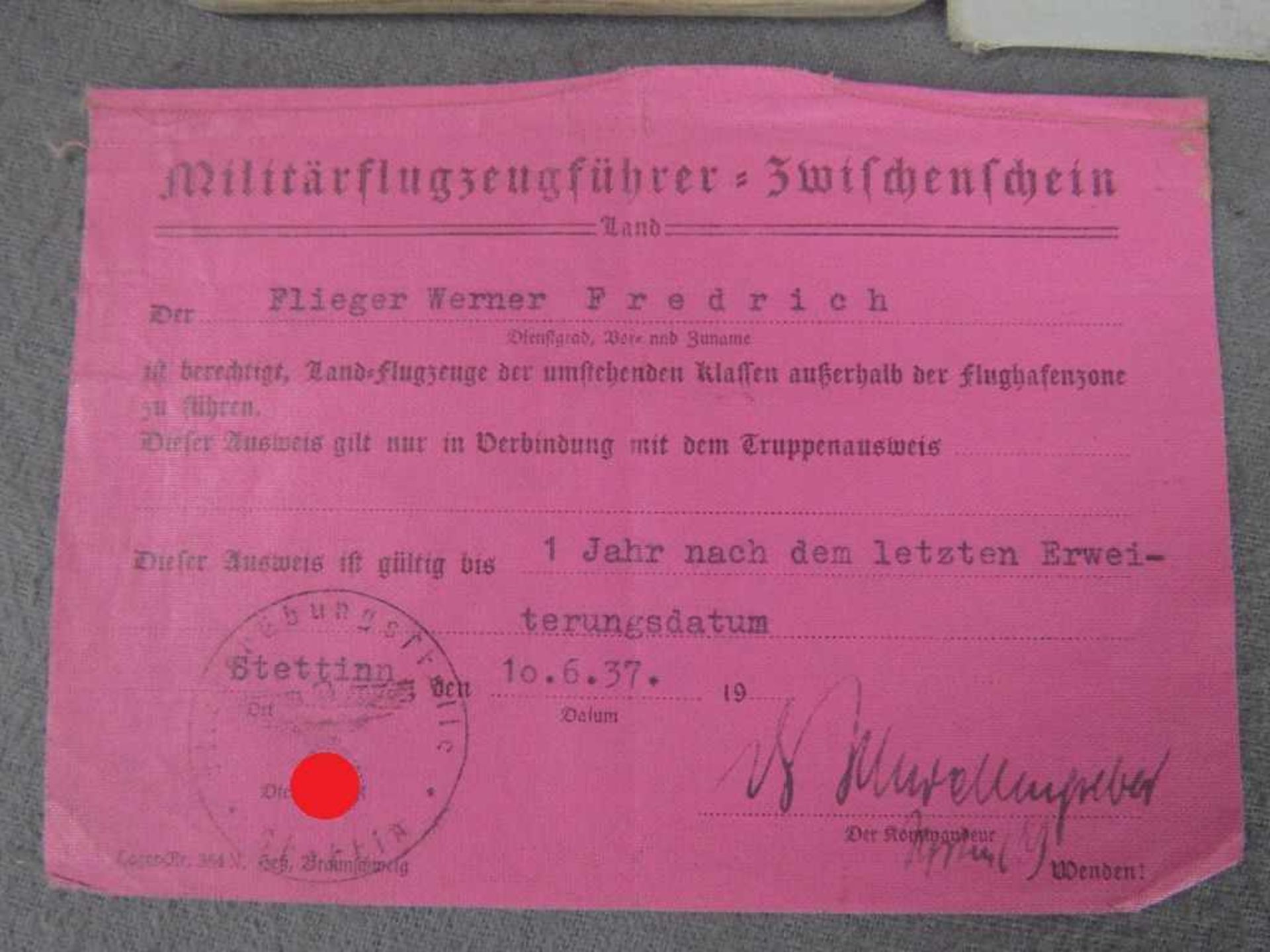 Vier Ausweise Luftwaffe 2.WK Soldbuch, Militärflugzeugführerschein, Soldbuch mit Eintragungen - Bild 2 aus 13