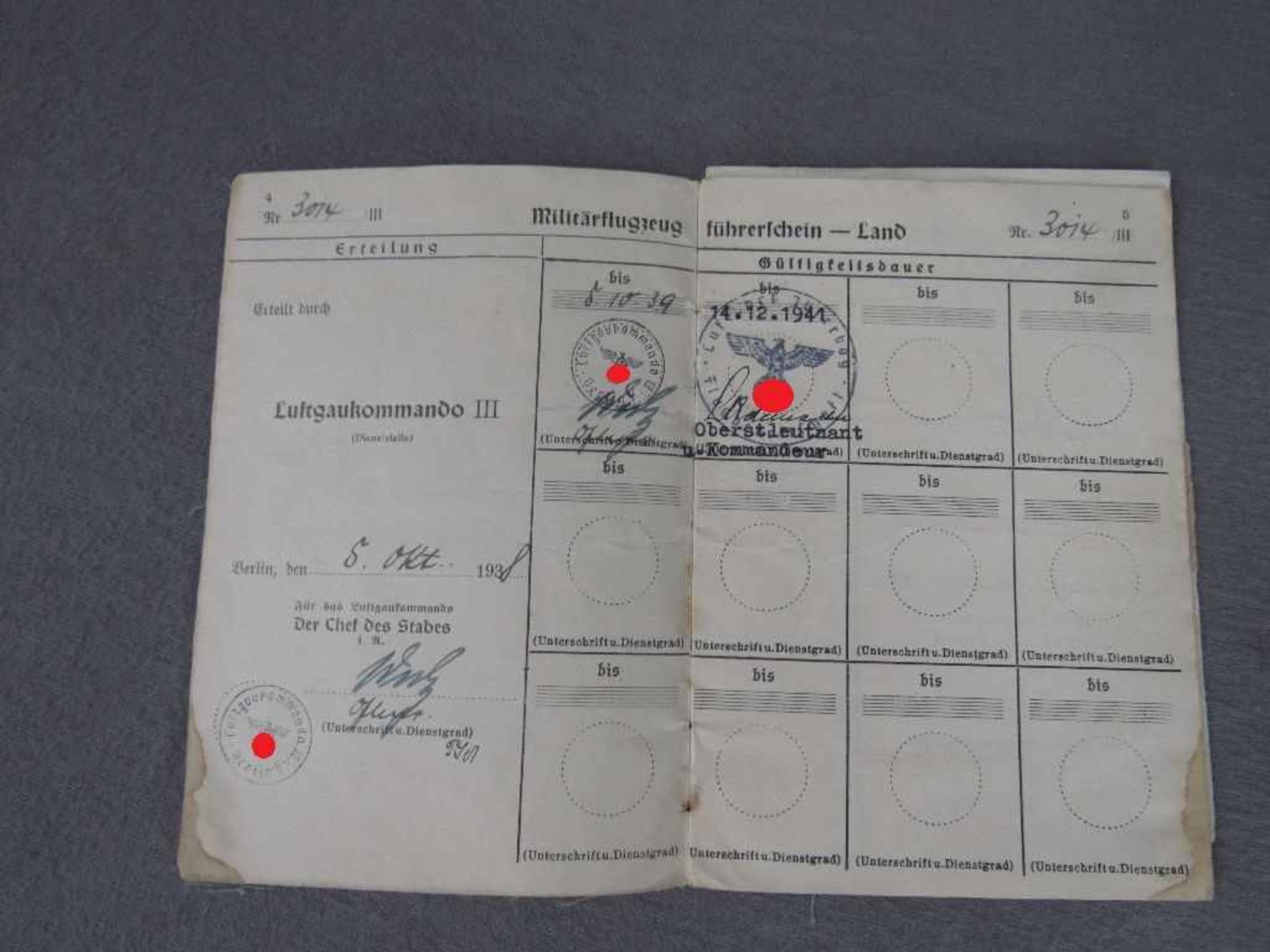 Vier Ausweise Luftwaffe 2.WK Soldbuch, Militärflugzeugführerschein, Soldbuch mit Eintragungen - Bild 13 aus 13