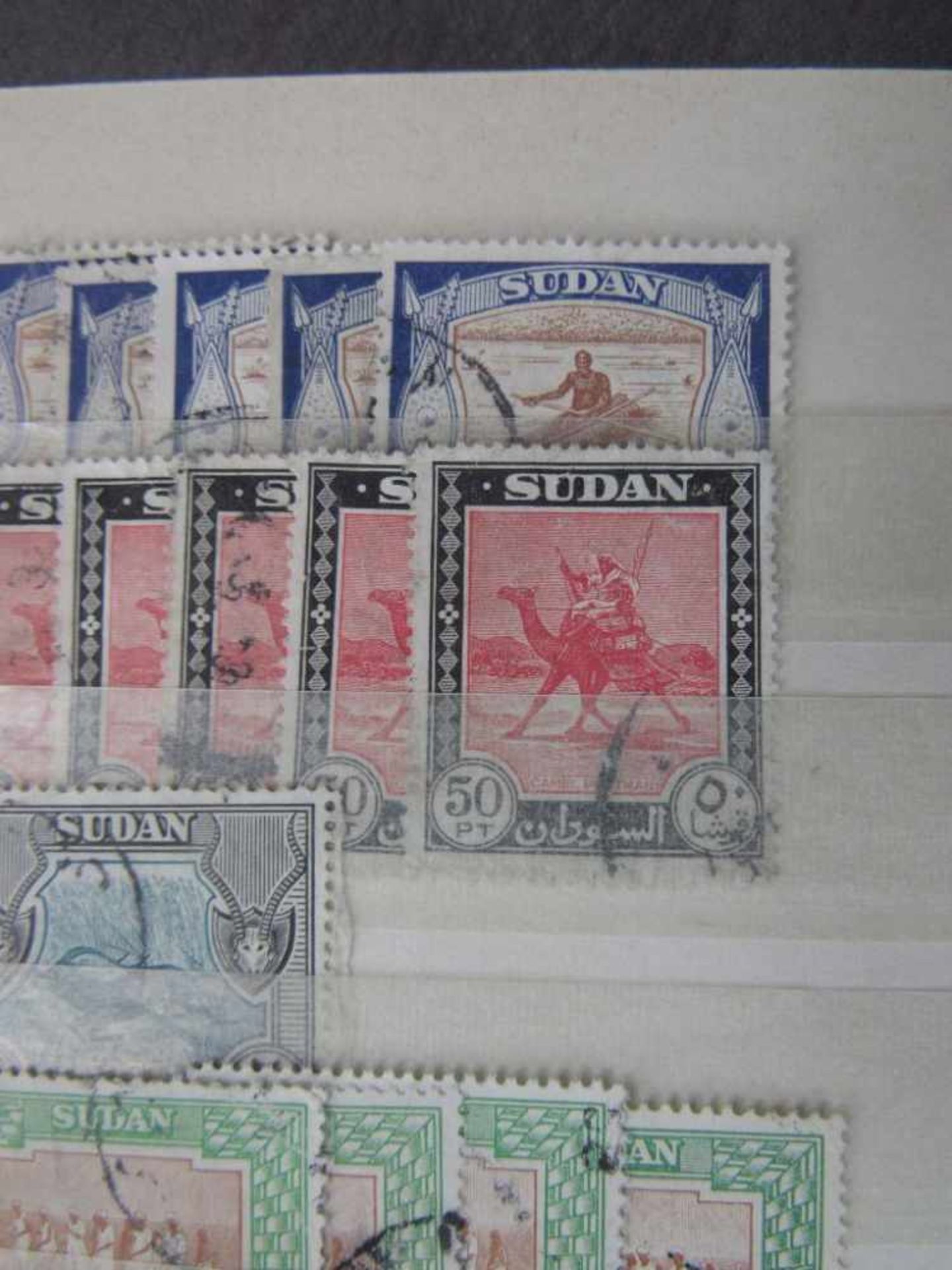 Konvolut acht Briefmarkenalben alle Welt - Bild 3 aus 14