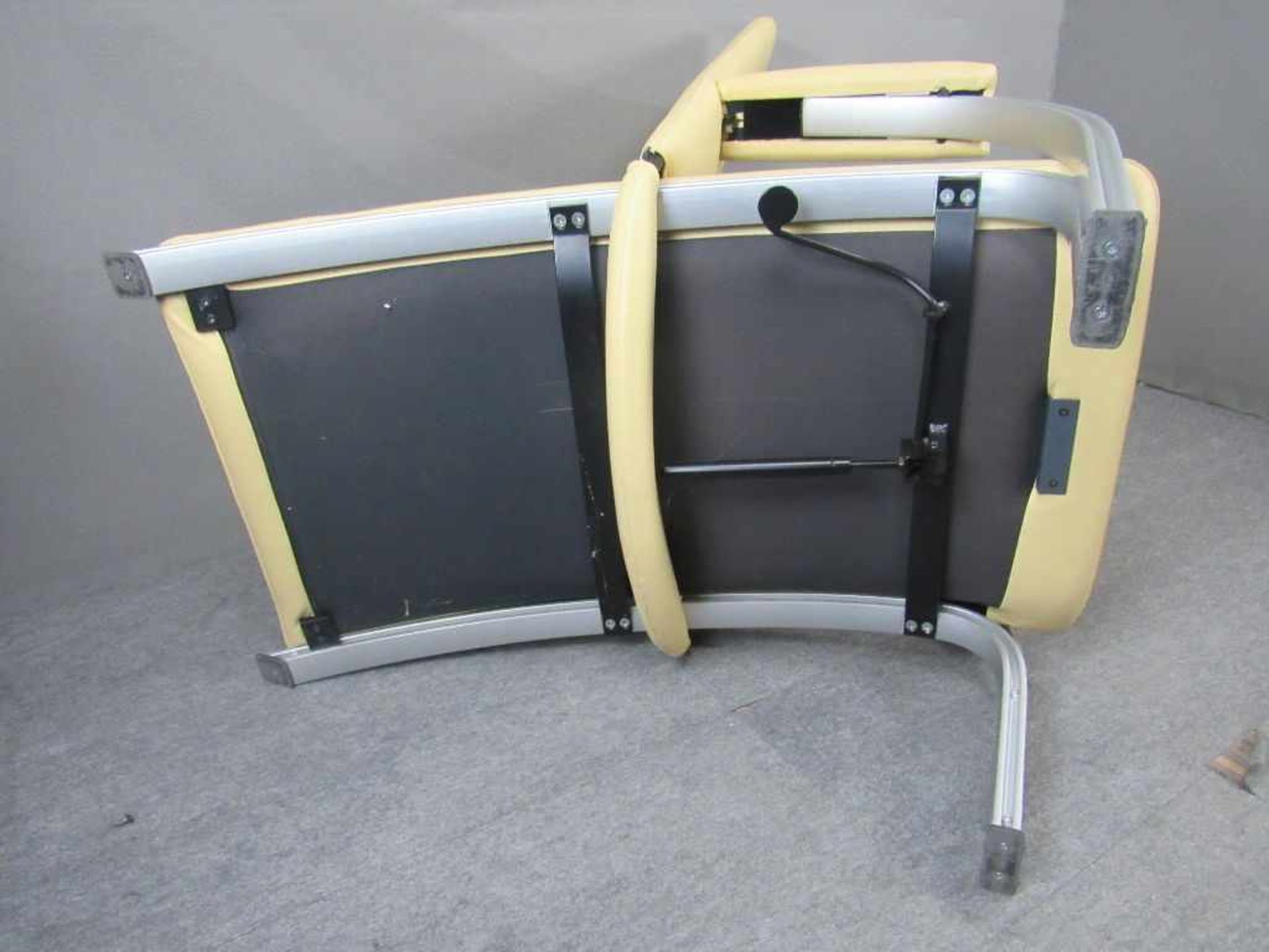 Zwei Loungechairs eierschalenfarbenes Leder Fernsehsessel verstellbar Vintage - Bild 3 aus 3