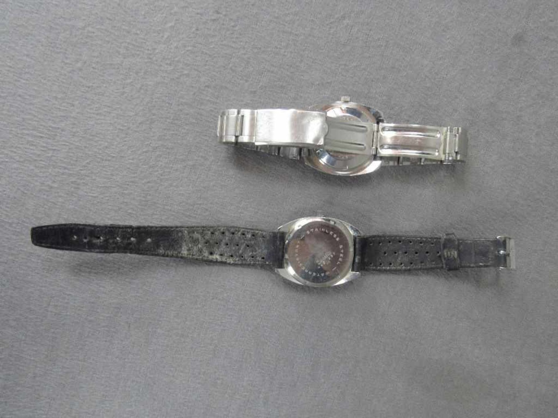 Zwei Vintage 70er Jahre Herrenarmbanduhren mechanisch Centra laufen an - Bild 2 aus 4