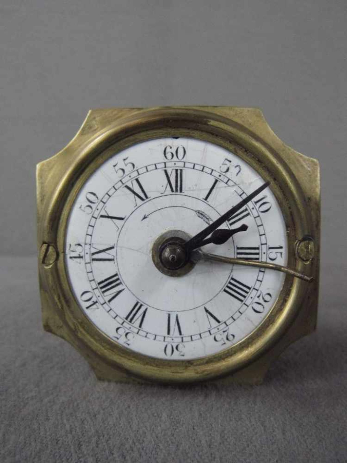 Antikes Uhrwerk in Messinggehäuse 7x7cm Hersteller BD