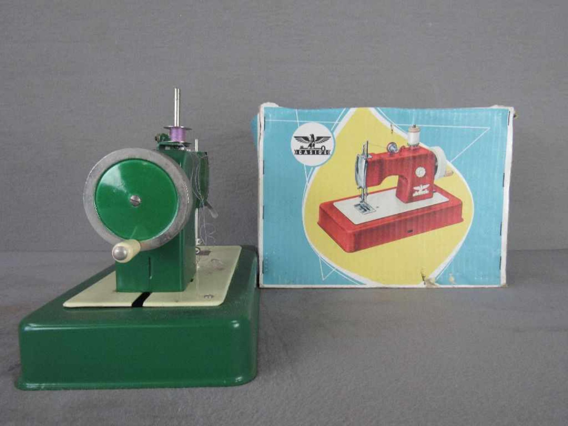 Kindernähmaschine 60er Jahre - Bild 2 aus 2
