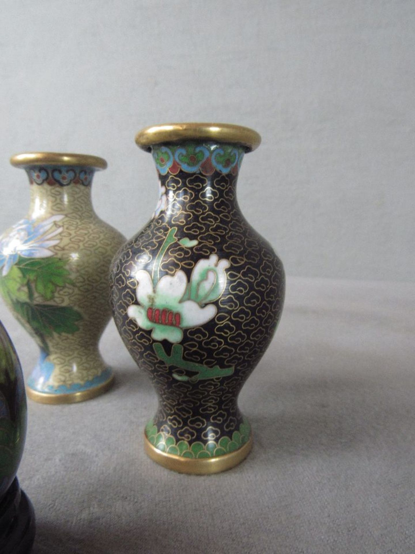 Drei Cloisonneteile 2x Vase 1x Ei 7,5-10cm - Bild 4 aus 5