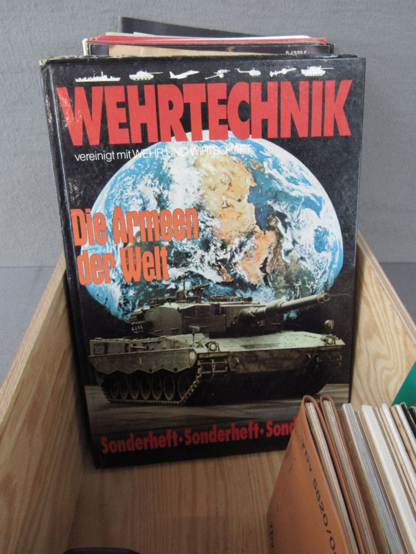 Konvolut Bücher Vorschriften Fristenhefte für Fahrzeuge Bundeswehr - Image 6 of 6