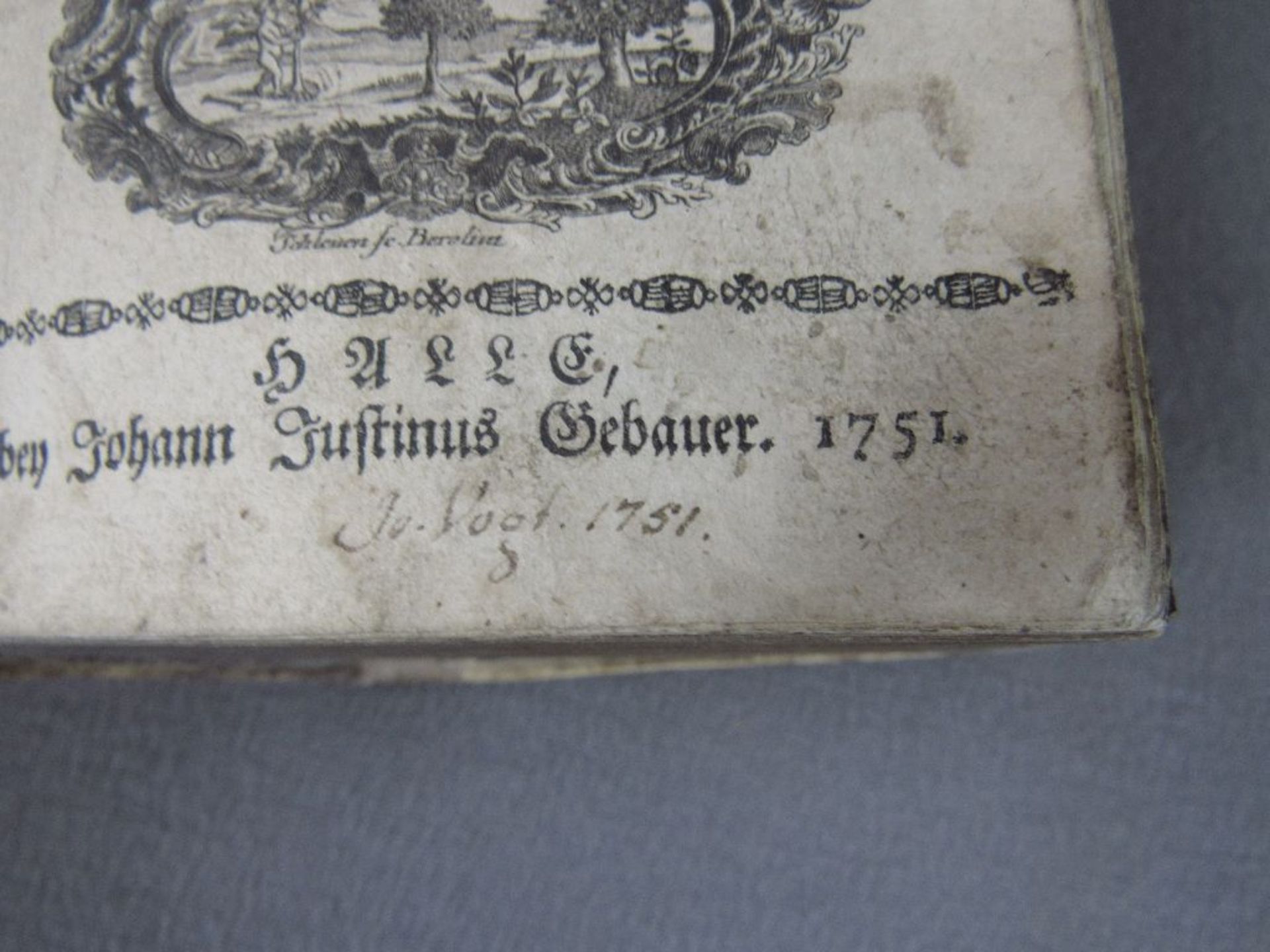 Antikes Buch von 1751 Anmerkung über das Lehrgebäude von Herrn von Loen Schweinsleder gebunden - Image 3 of 6