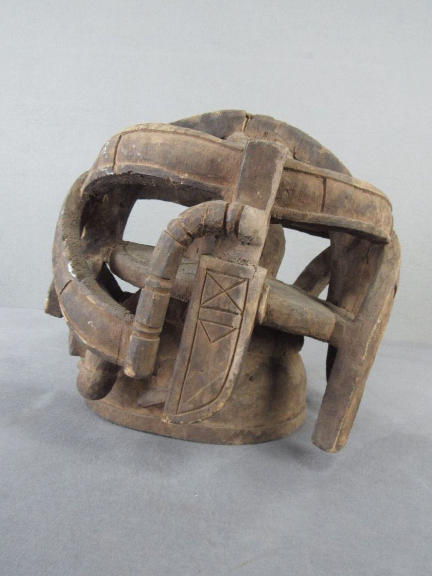 Afrikanische Maske vermutlich aus dem Kongo 1920-1950 guter Zustand mit zwei kleinen Bruchstellen im - Image 4 of 7