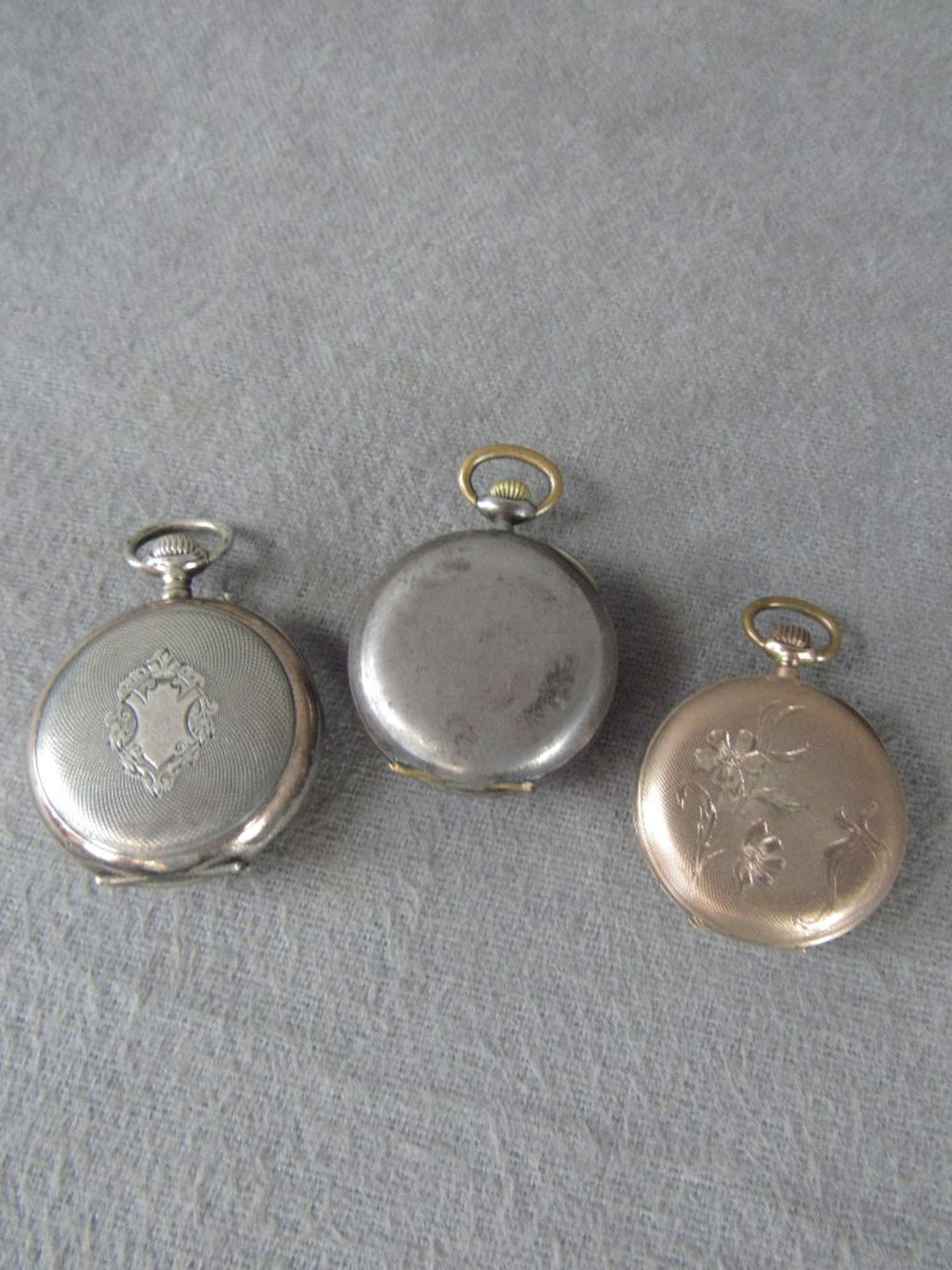 Drei kleine Taschenuhren Silber laufen an - Image 2 of 5