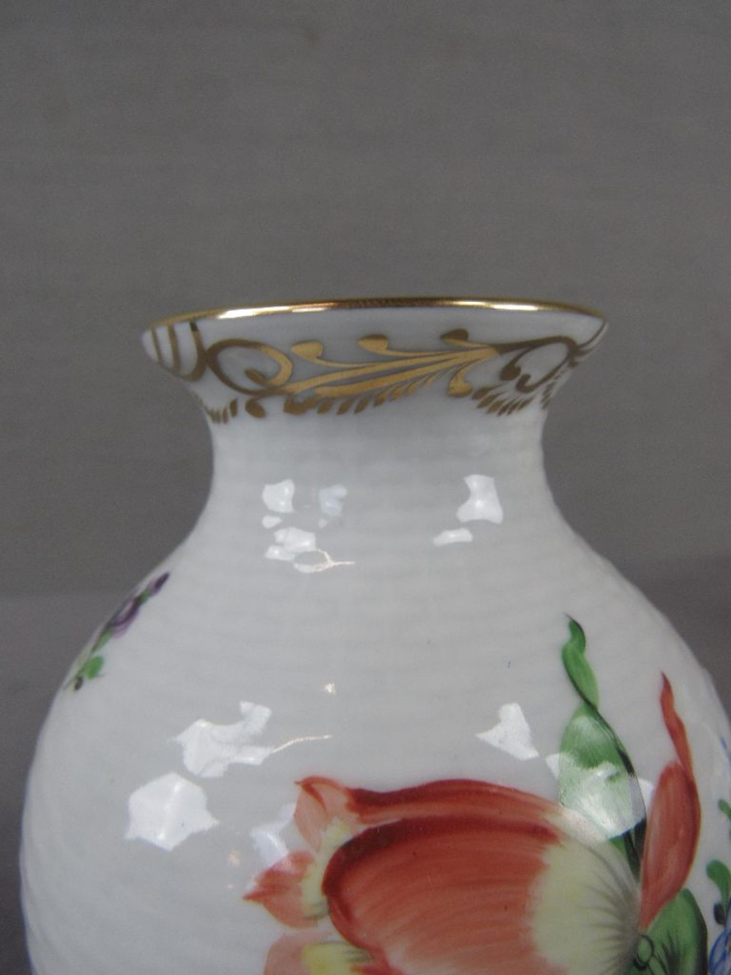 Porzellanvase Herend gerippt Blumenmotiv Höhe ca:14,5cm - Bild 2 aus 4