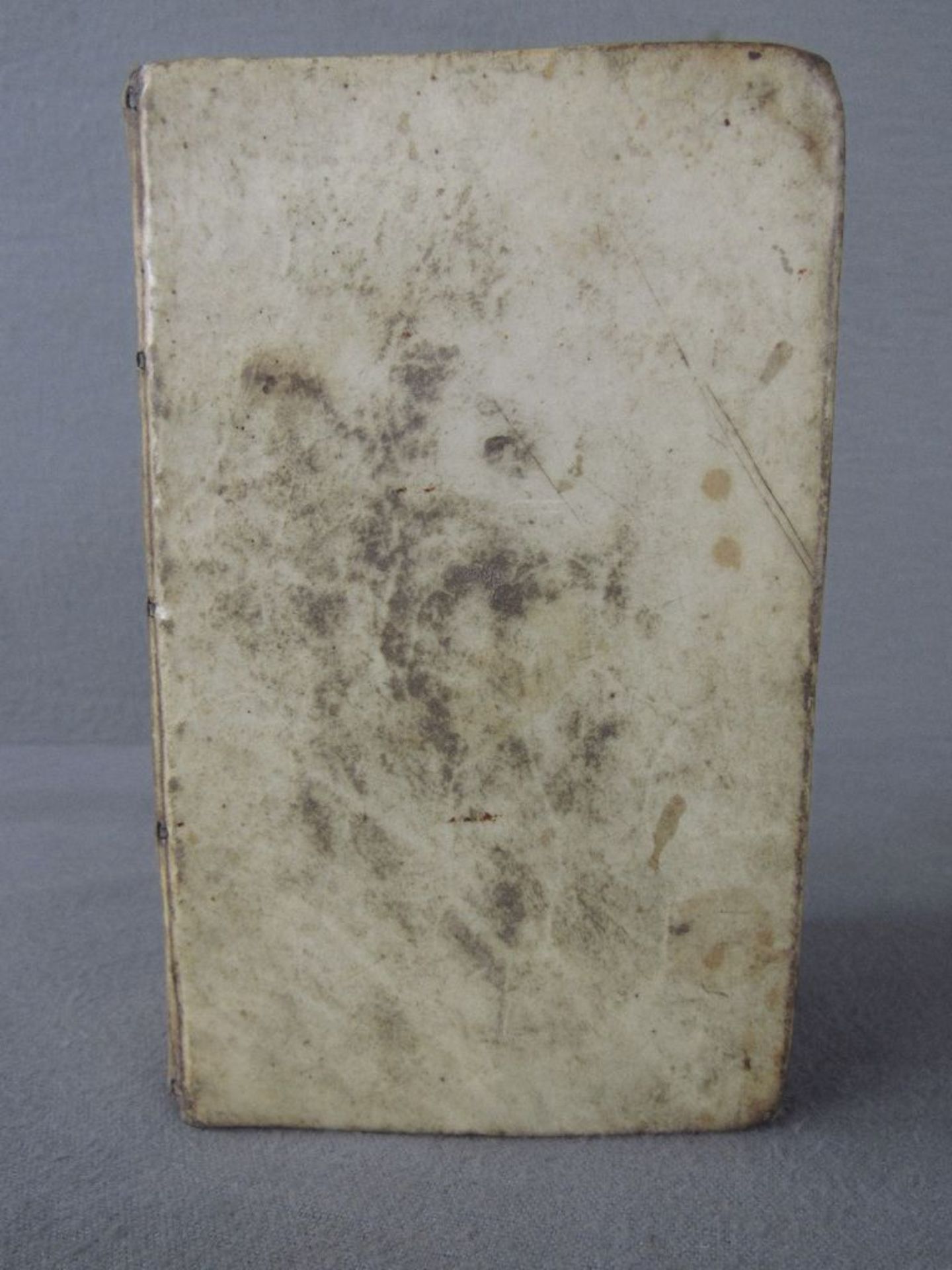 Antikes Buch von 1751 Anmerkung über das Lehrgebäude von Herrn von Loen Schweinsleder gebunden