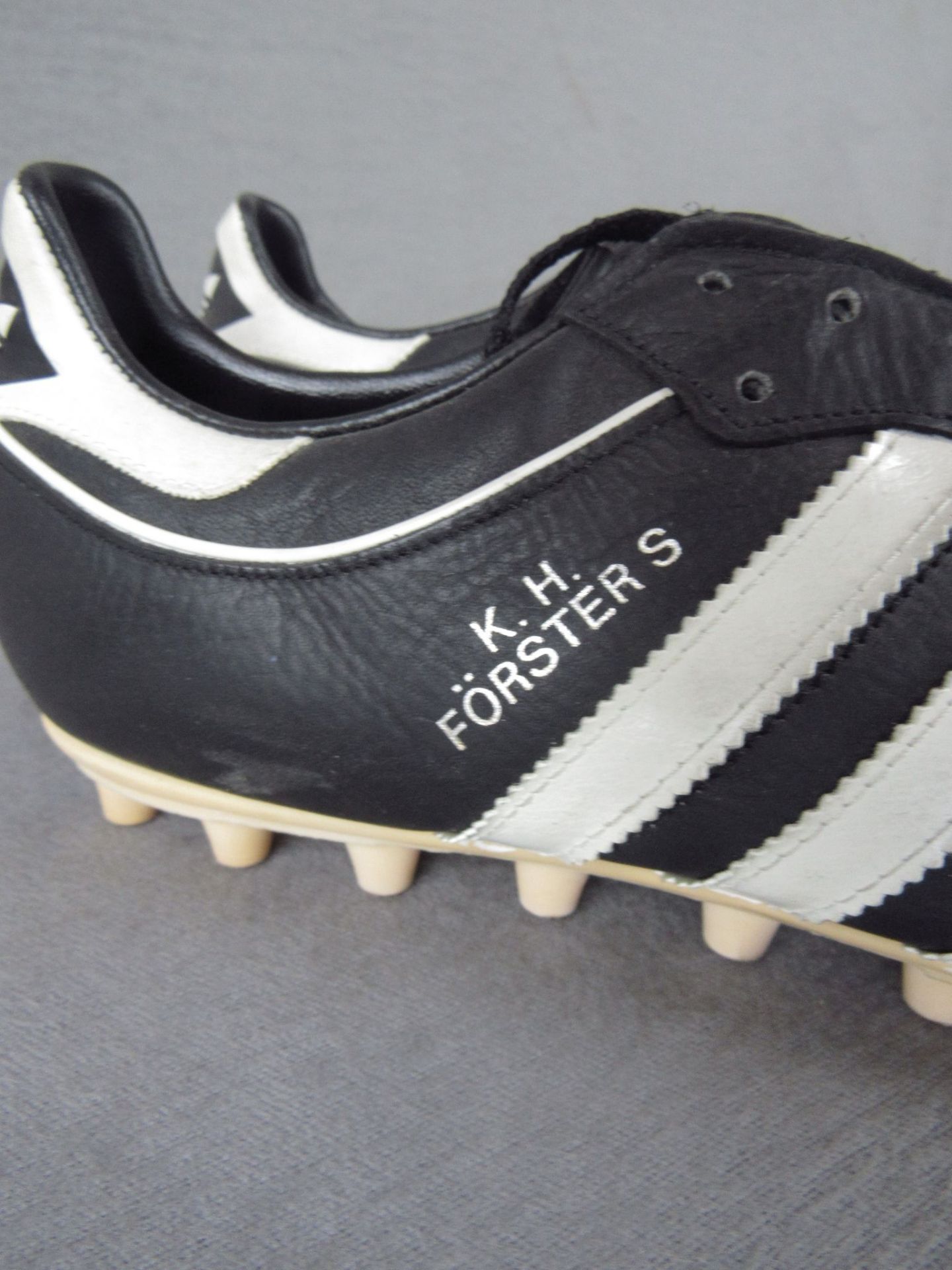 Seltene Fußballschguhe 70er Jahre ungetragen Adidas Karl Heinz Förster Größe 9,5 - Image 2 of 4