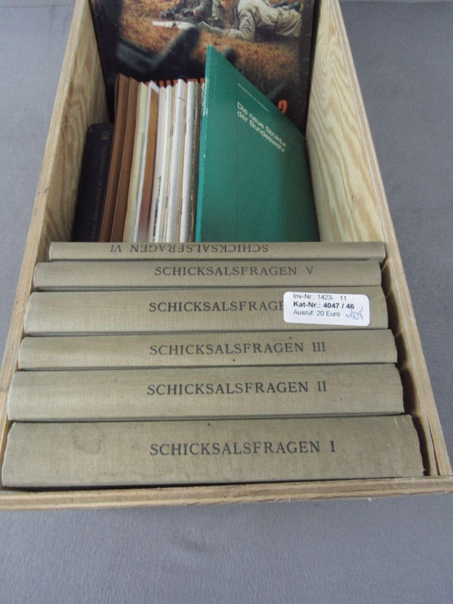 Konvolut Bücher Vorschriften Fristenhefte für Fahrzeuge Bundeswehr - Image 2 of 6