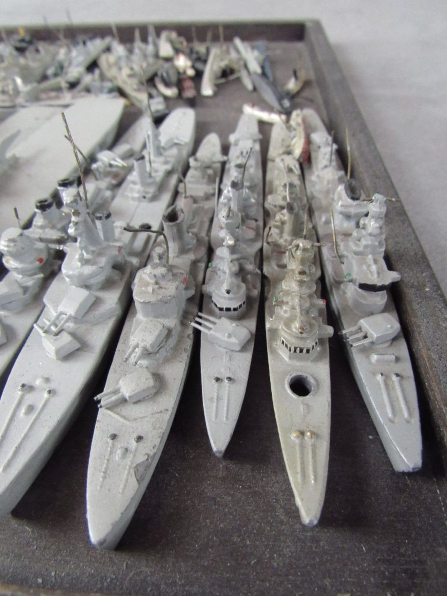 Konvolut Modellschiffe Kriegsschiffe teilweise Wiking von 2-18,5cm 55 Stück teilweise gemarkt - Bild 8 aus 8