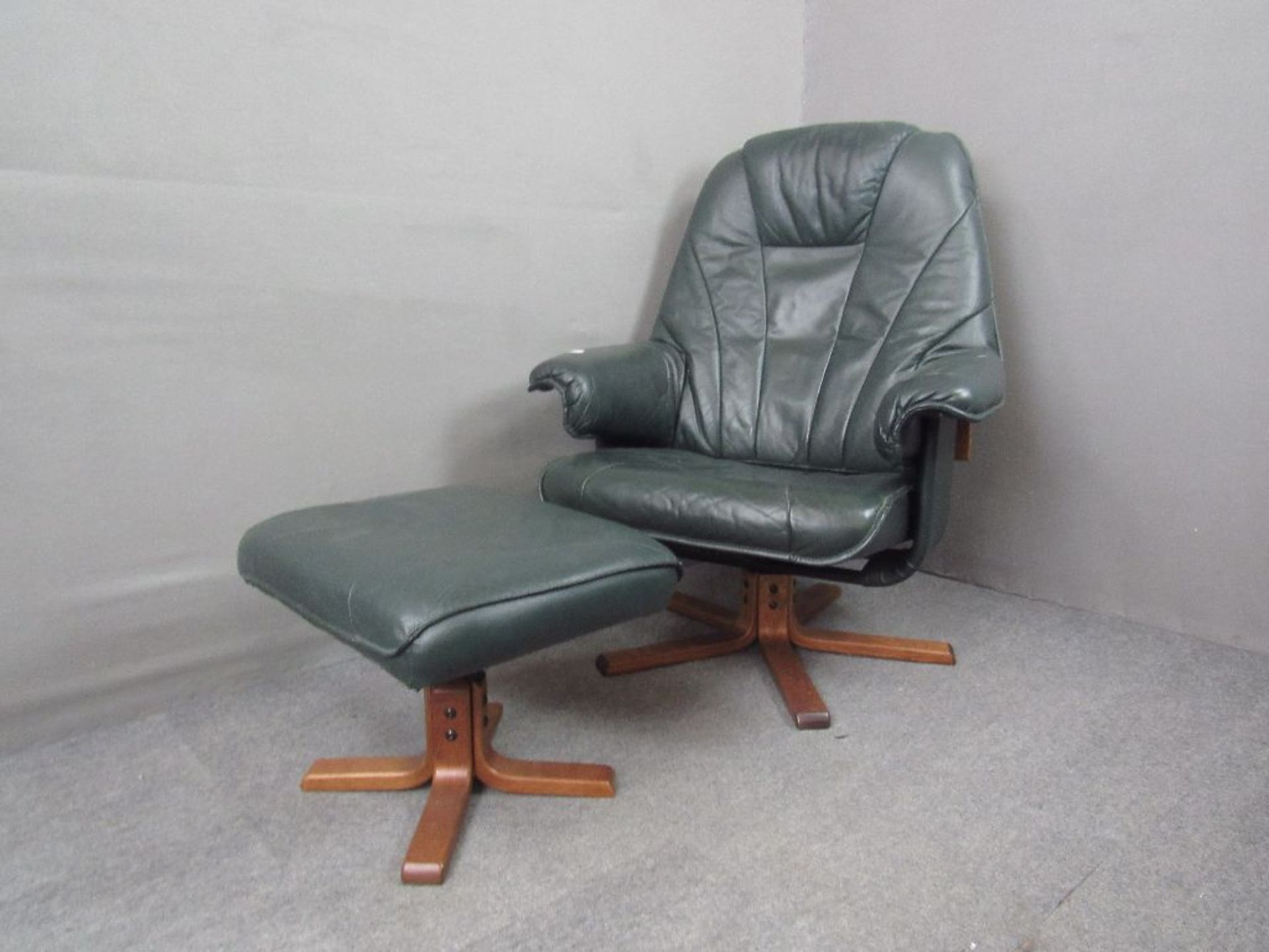 Vintage 70er Jahre Danish Design Lounge Sessel mit Ottomane gemarkt Unico dark green Leder