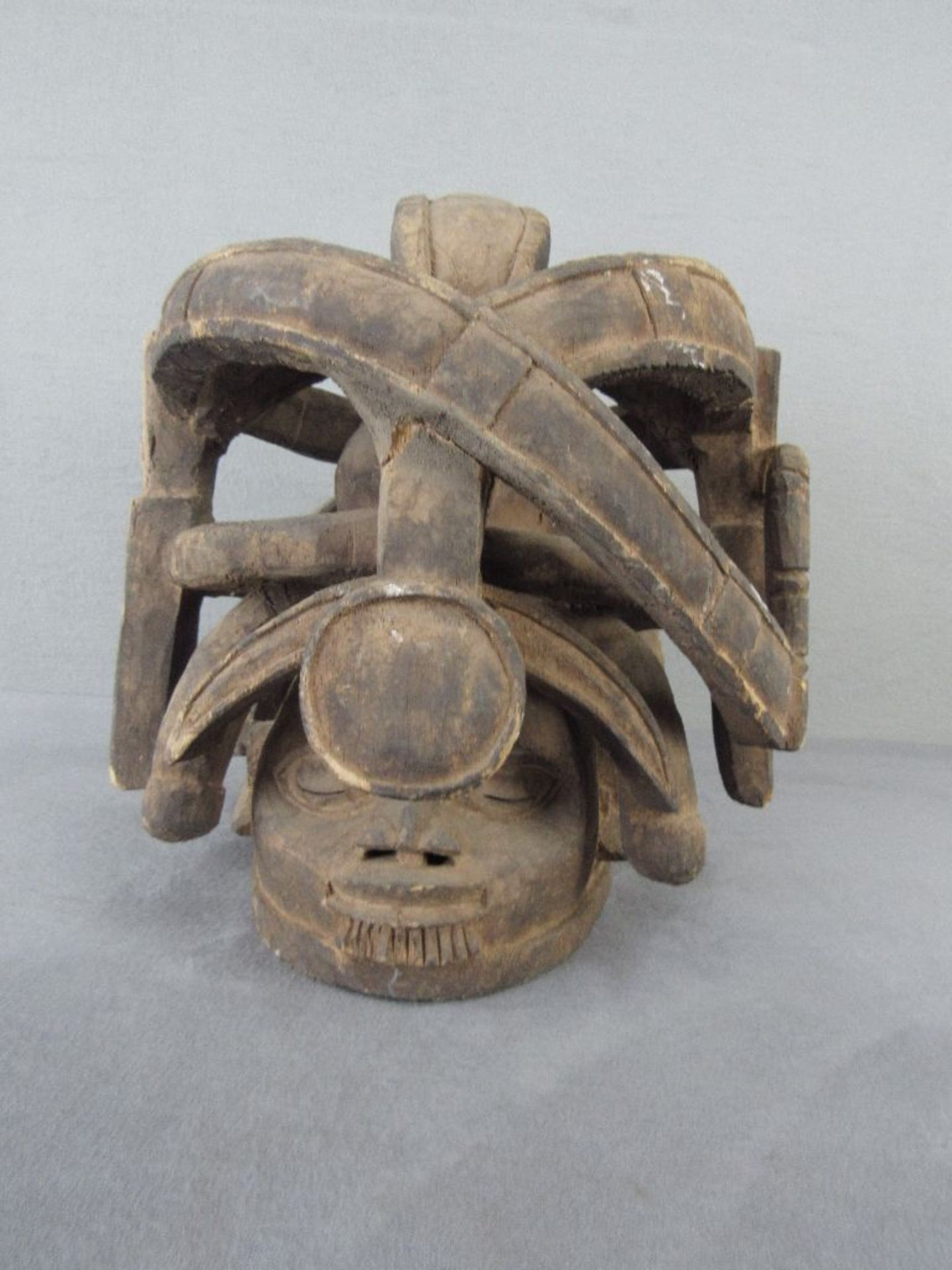 Afrikanische Maske vermutlich aus dem Kongo 1920-1950 guter Zustand mit zwei kleinen Bruchstellen im